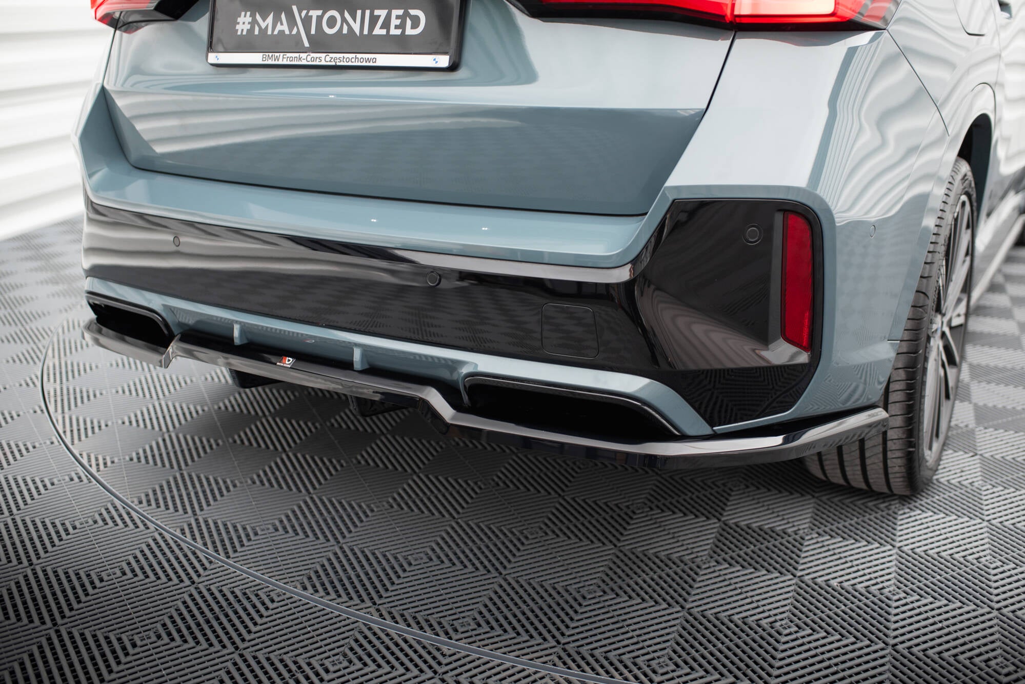 Maxton Design Street+ Mittlerer Diffusor RACE passend für BMW X1 M-Paket U11 schwarz Hochglanz