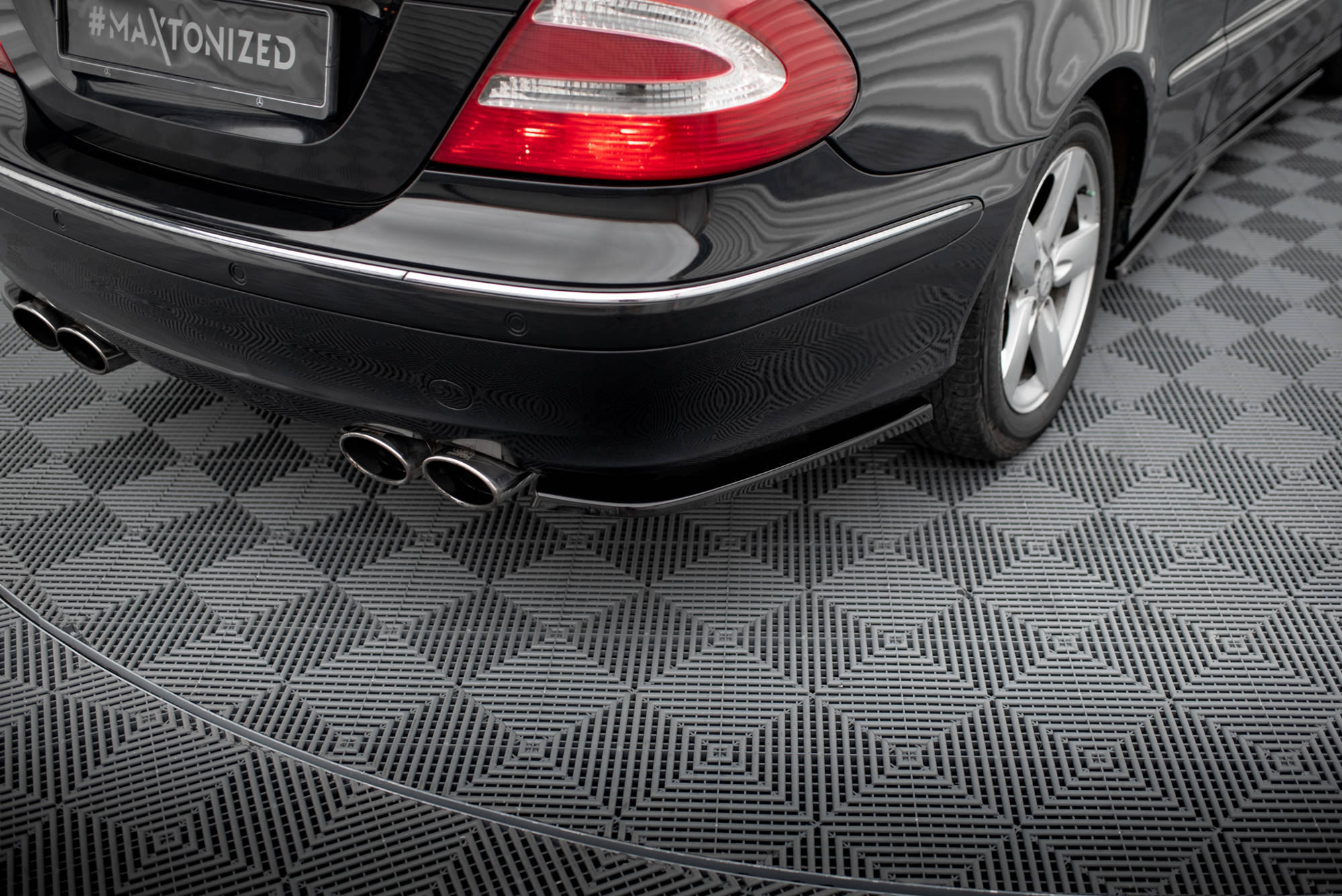 Maxton Design Heck Ansatz Flaps Diffusor V.1 passend für Mercedes-Benz CLK W209 schwarz Hochglanz