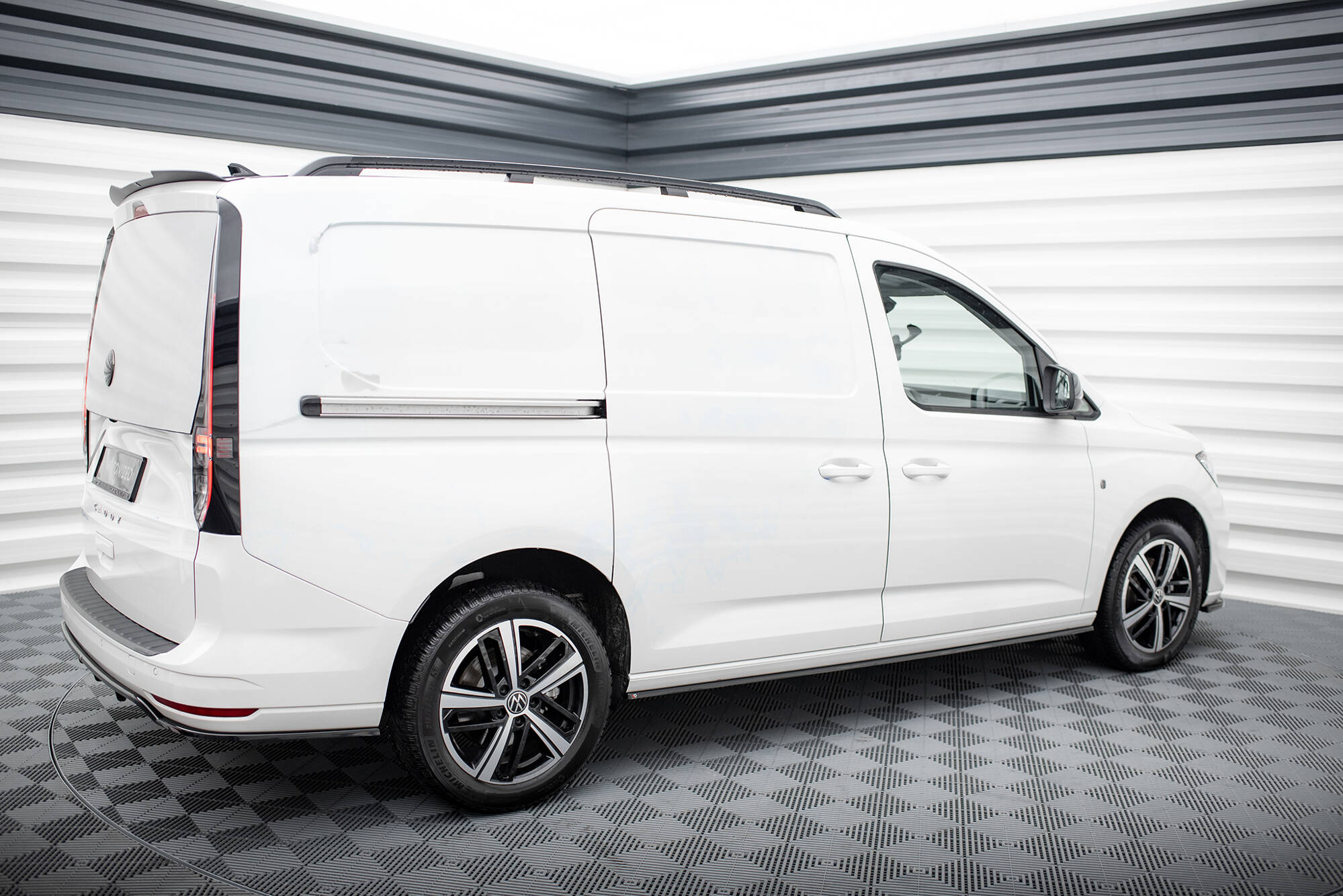 Maxton Design Street+ Seitenschweller Leisten passend für VW Caddy Maxi Mk5 schwarz Hochglanz