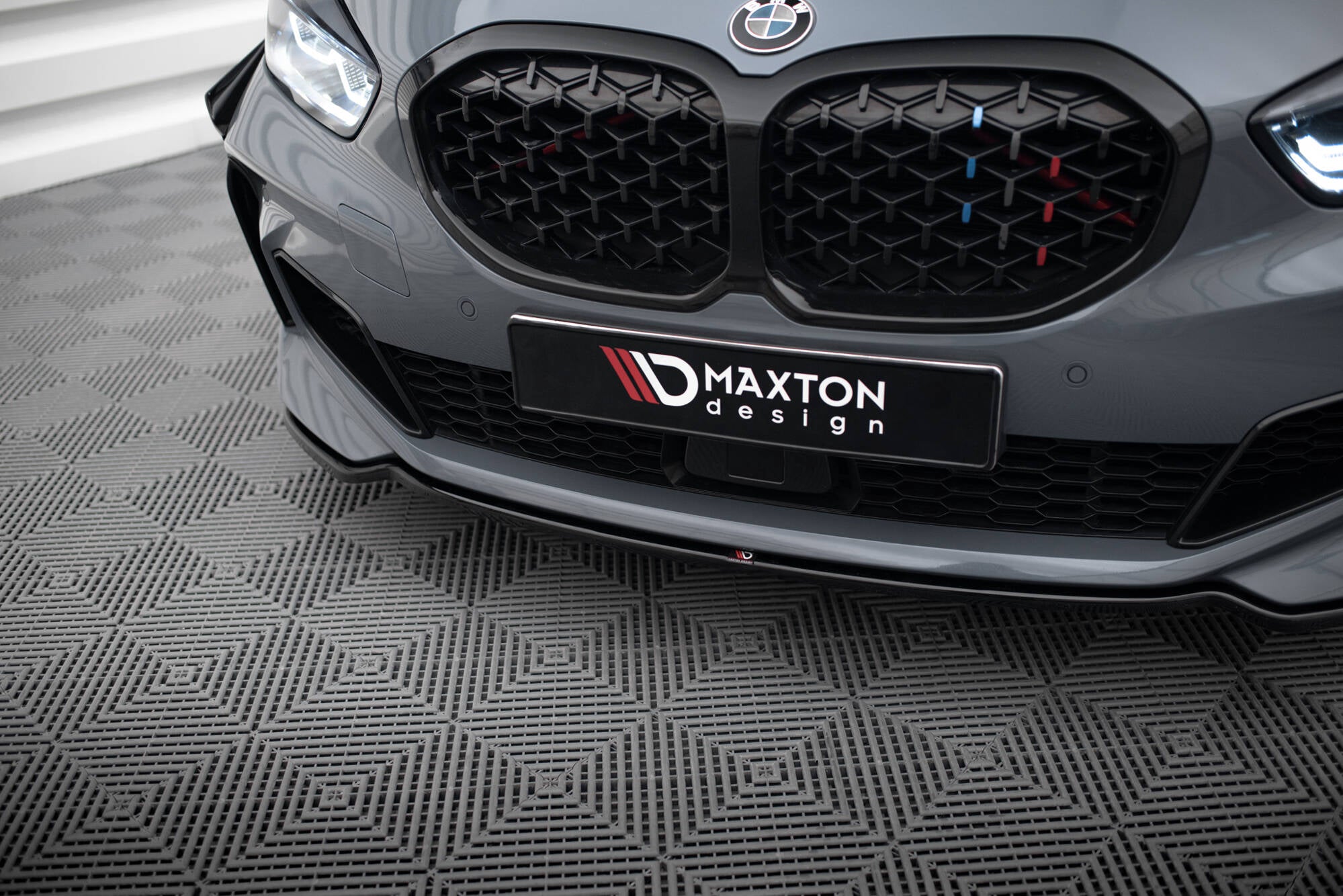 Maxton Design Street+ Spoilerlippe Front Ansatz V.4 passend für BMW 1er M-Paket/ M135i / 128ti F40 schwarz Hochglanz