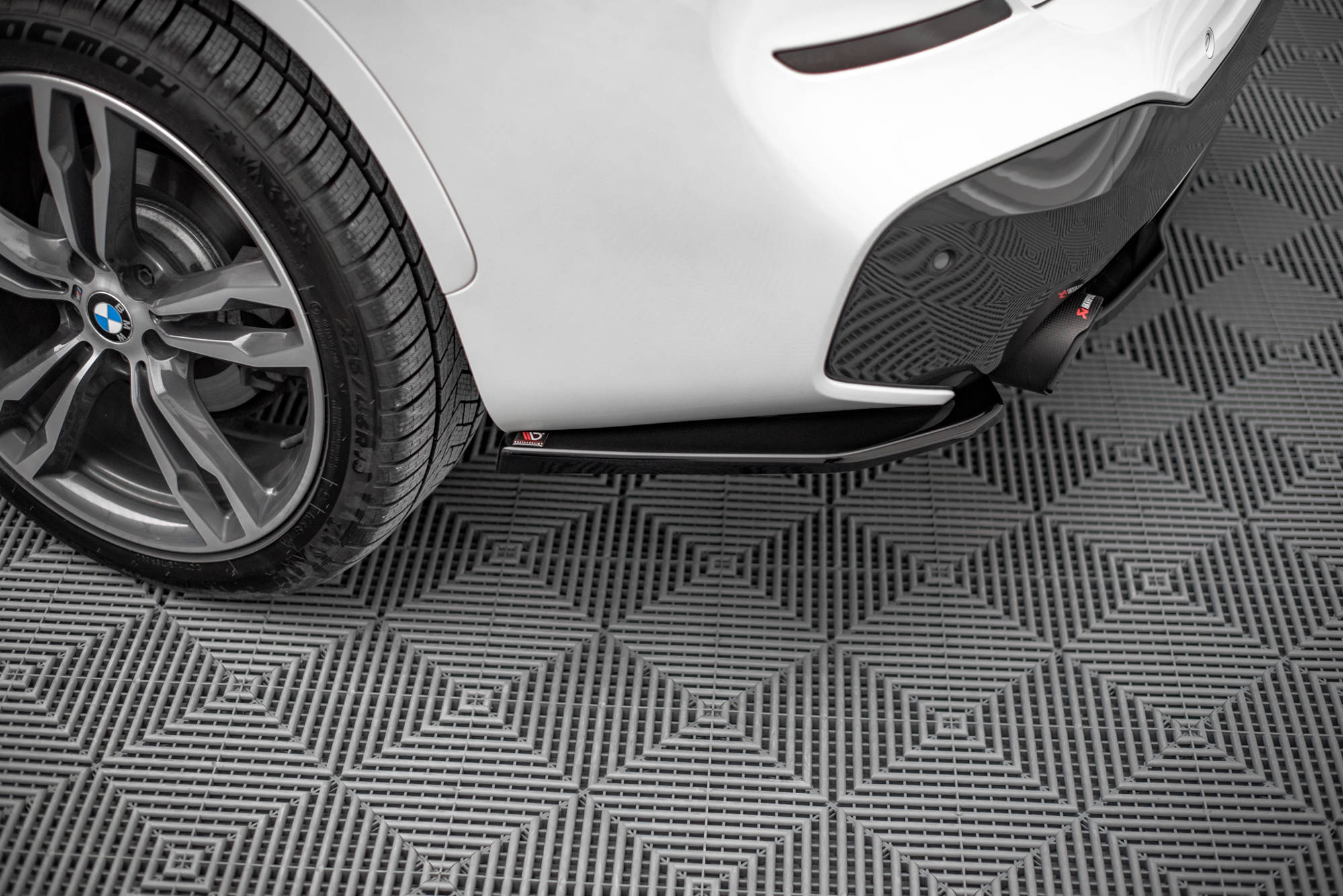 Maxton Design Heck Ansatz Flaps Diffusor passend für BMW X1 M-Paket F48 / F48 Facelift schwarz Hochglanz