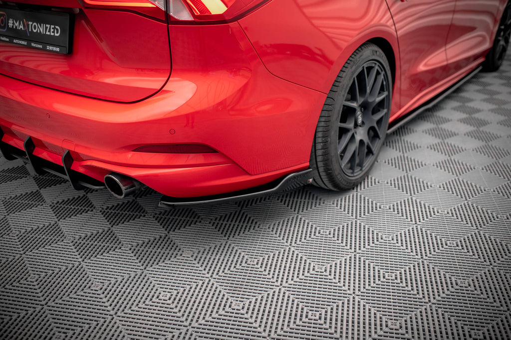 Maxton Design Heck Ansatz Flaps Diffusor V.6 passend für Ford Focus Kombi ST Mk4 schwarz Hochglanz