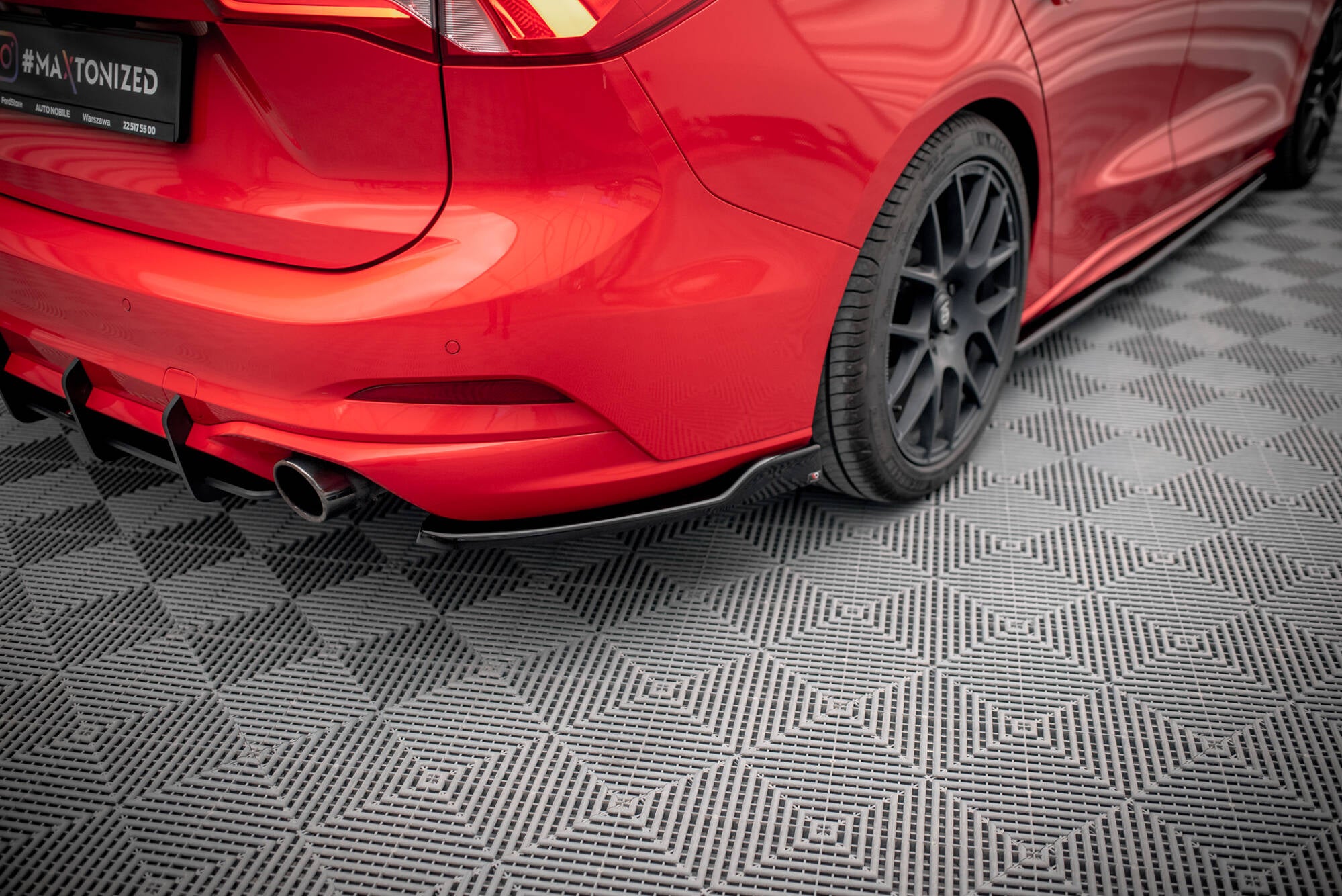 Maxton Design Heck Ansatz Flaps Diffusor V.6 passend für Ford Focus Kombi ST Mk4 schwarz Hochglanz
