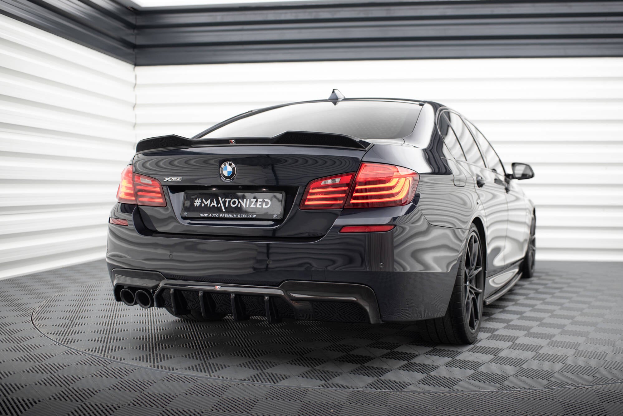Maxton Design Diffusor Heck Ansatz V.2 passend für BMW 5er M-Paket F10 / F11 (Doppelauspuff li.)