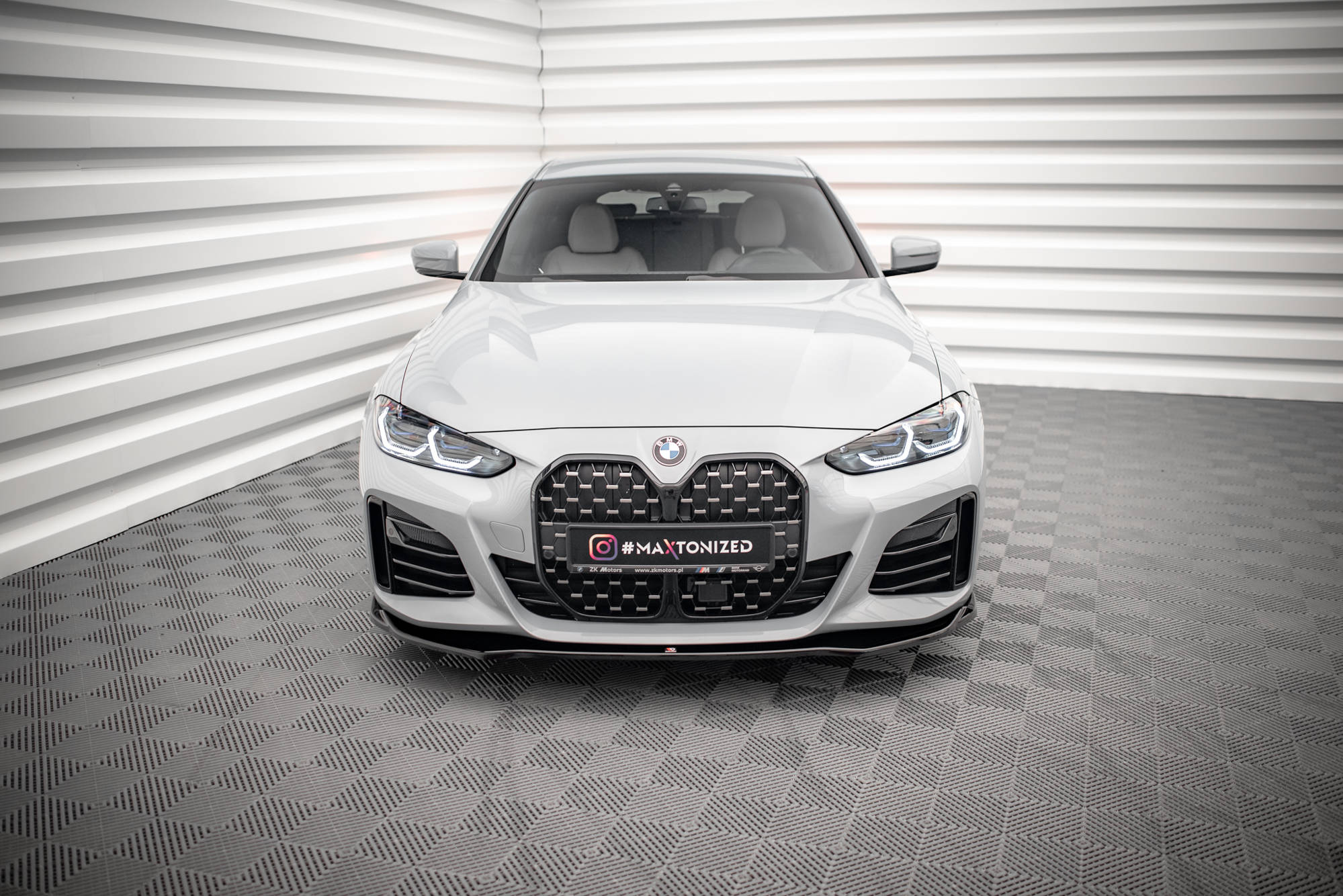 Maxton Design Street+ Spoilerlippe Front Ansatz V.1 passend für BMW 4er / i4 Gran Coupe M-Paket / M440i G26 schwarz Hochglanz