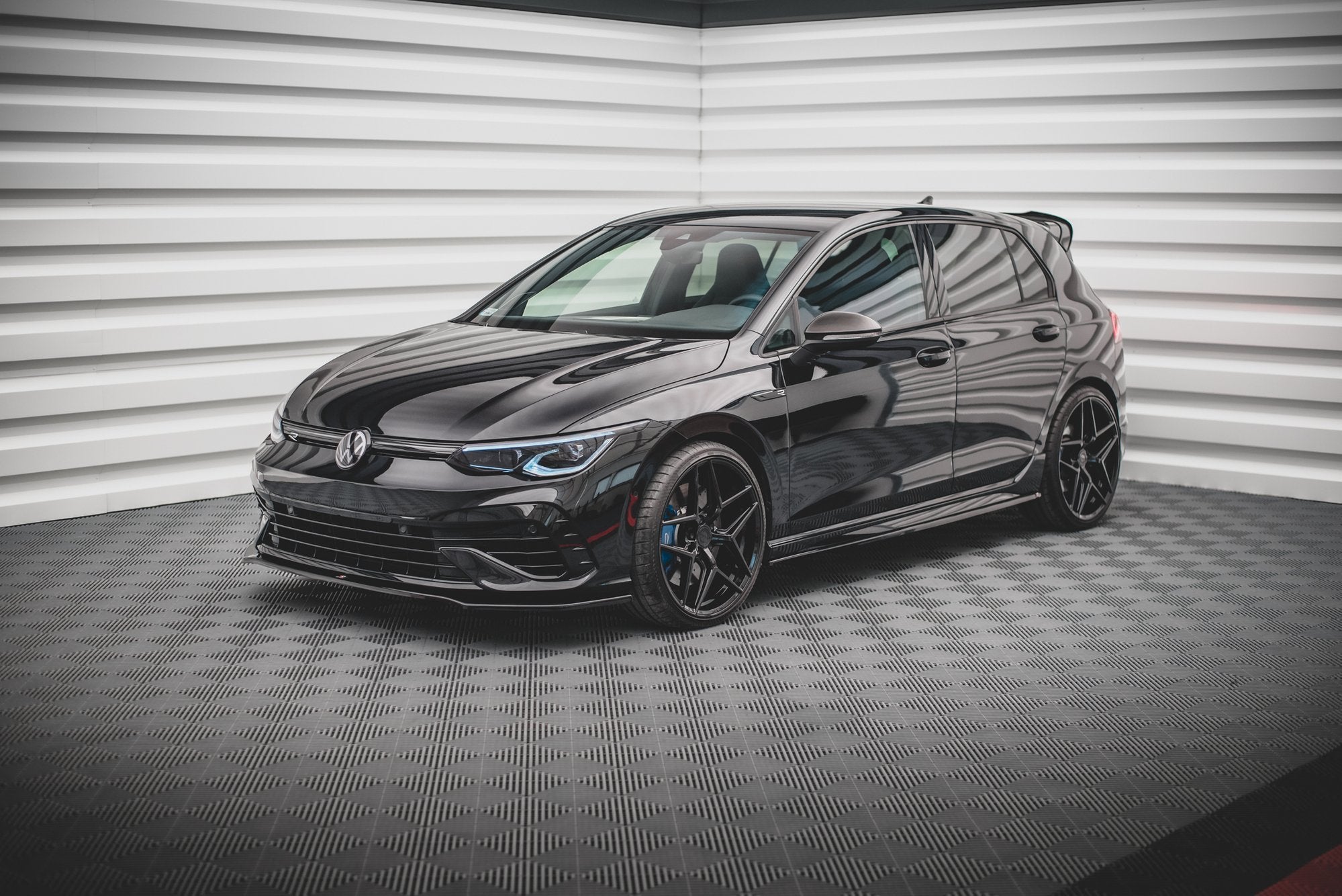 Maxton Design Street+ Spoilerlippe Front Ansatz V.3 passend für VW Golf R Hatchback / Variant Mk8 schwarz Hochglanz