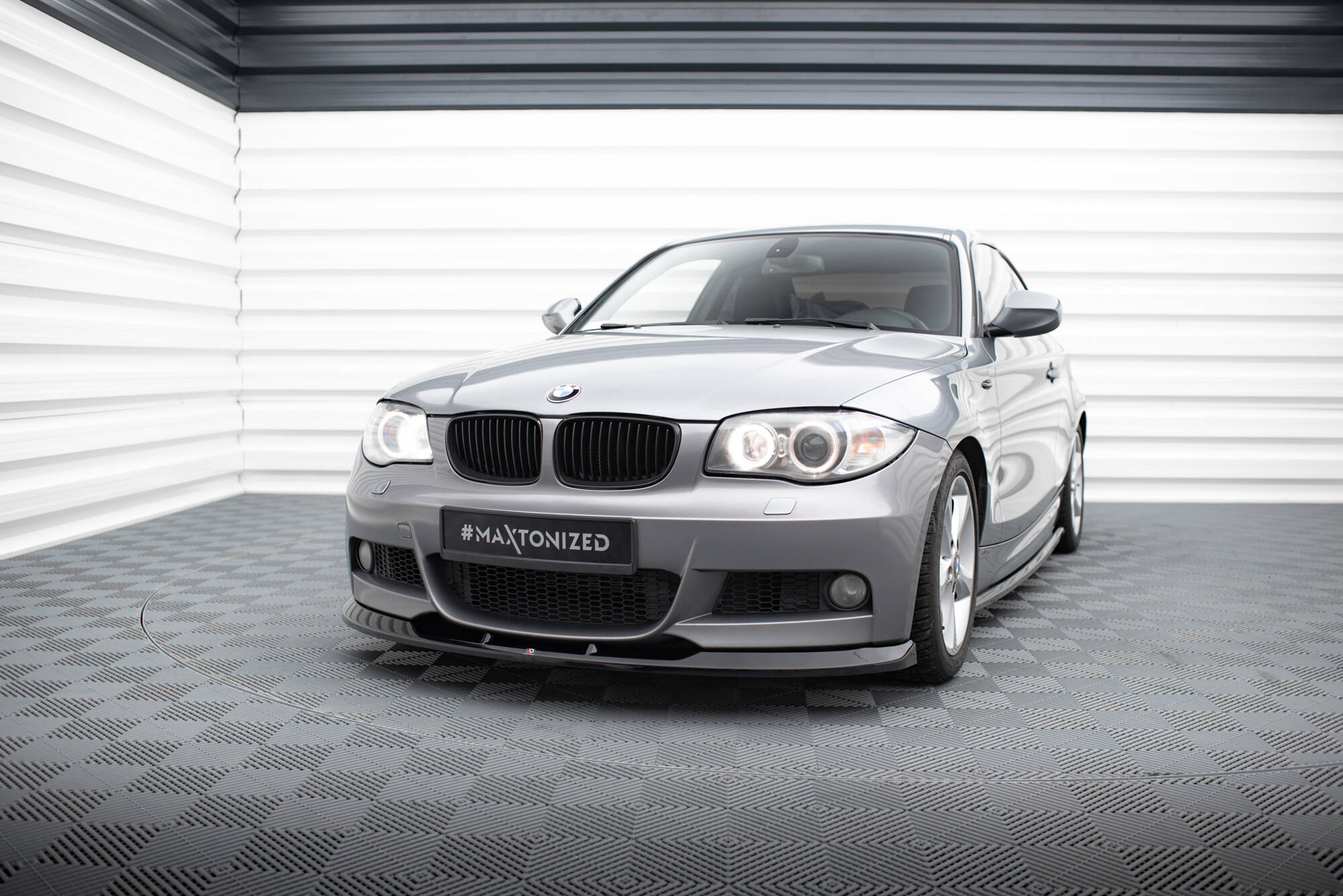 Maxton Design Street+ Spoilerlippe Front Ansatz V.2 passend für BMW 1er M-Paket E82 schwarz Hochglanz