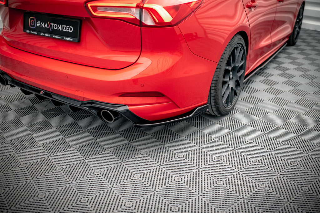 Maxton Design Heck Ansatz Flaps Diffusor V.8 passend für Ford Focus Kombi ST Mk4 schwarz Hochglanz