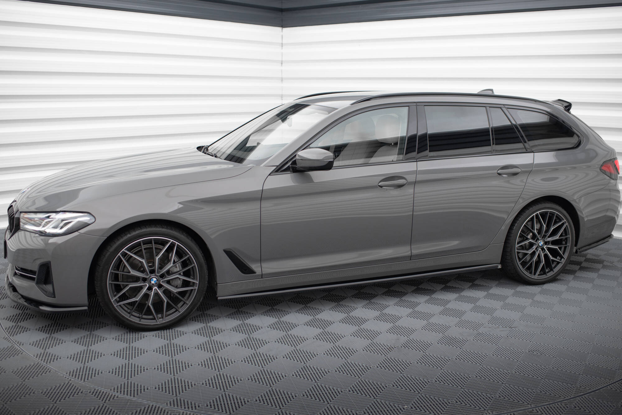 Maxton Design Street+ Seitenschweller Leisten passend für BMW 5er G30 / G31 Facelift schwarz Hochglanz