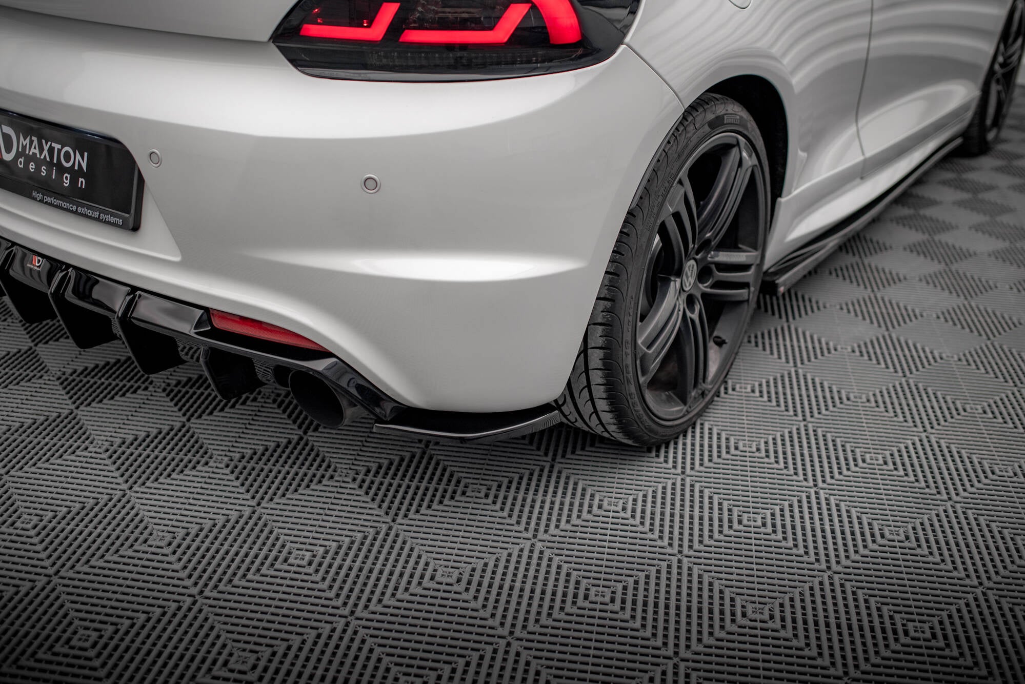 Maxton Design Heck Ansatz Flaps Diffusor V.3 passend für VW Scirocco R Mk3 schwarz Hochglanz
