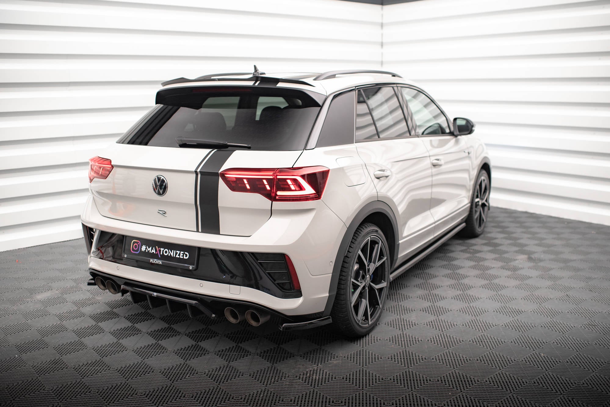 Maxton Design Heck Ansatz Flaps Diffusor passend für VW T-Roc R / R-Line Mk1 Facelift schwarz Hochglanz