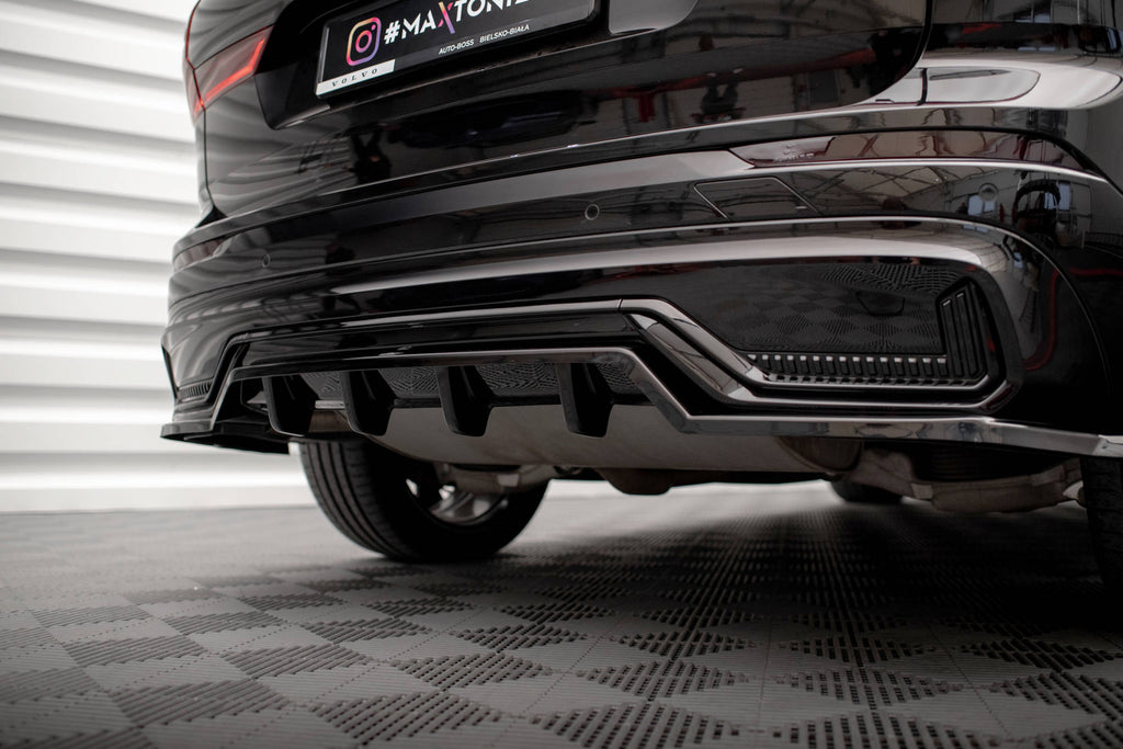 Maxton Design Street+ Mittlerer Diffusor RACE passend für Volvo XC60 R-Design Mk2 Facelift schwarz Hochglanz
