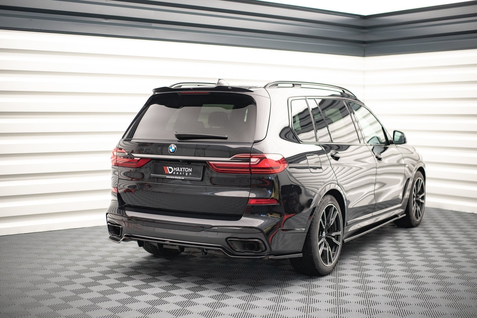 Maxton Design Spoiler CAP passend für BMW X7 M-Paket G07 schwarz Hochglanz