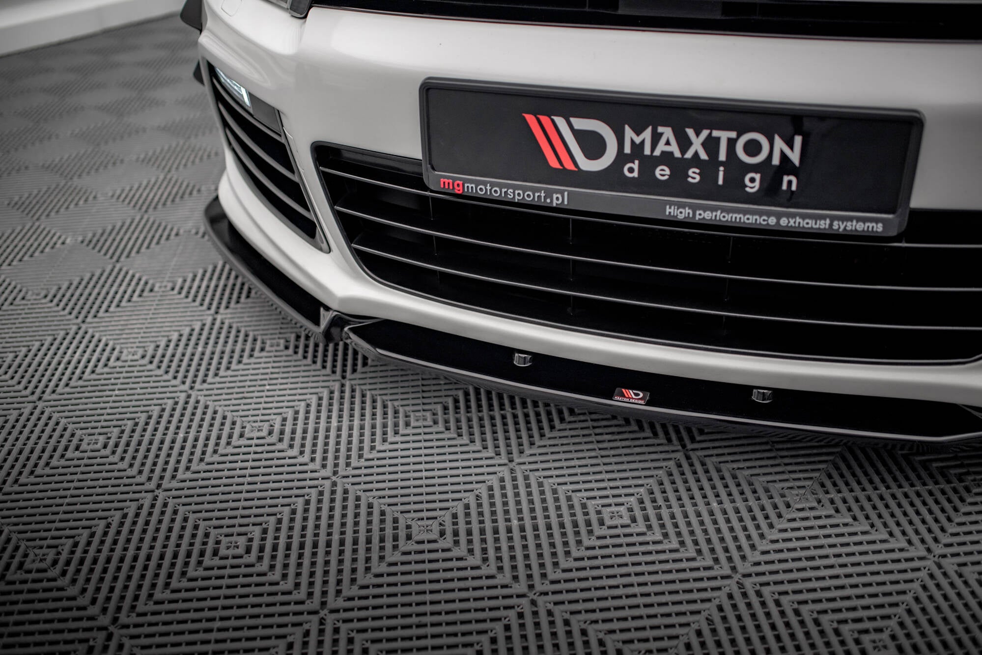 Maxton Design Street+ Spoilerlippe Front Ansatz V.3 passend für VW Scirocco R Mk3 schwarz Hochglanz