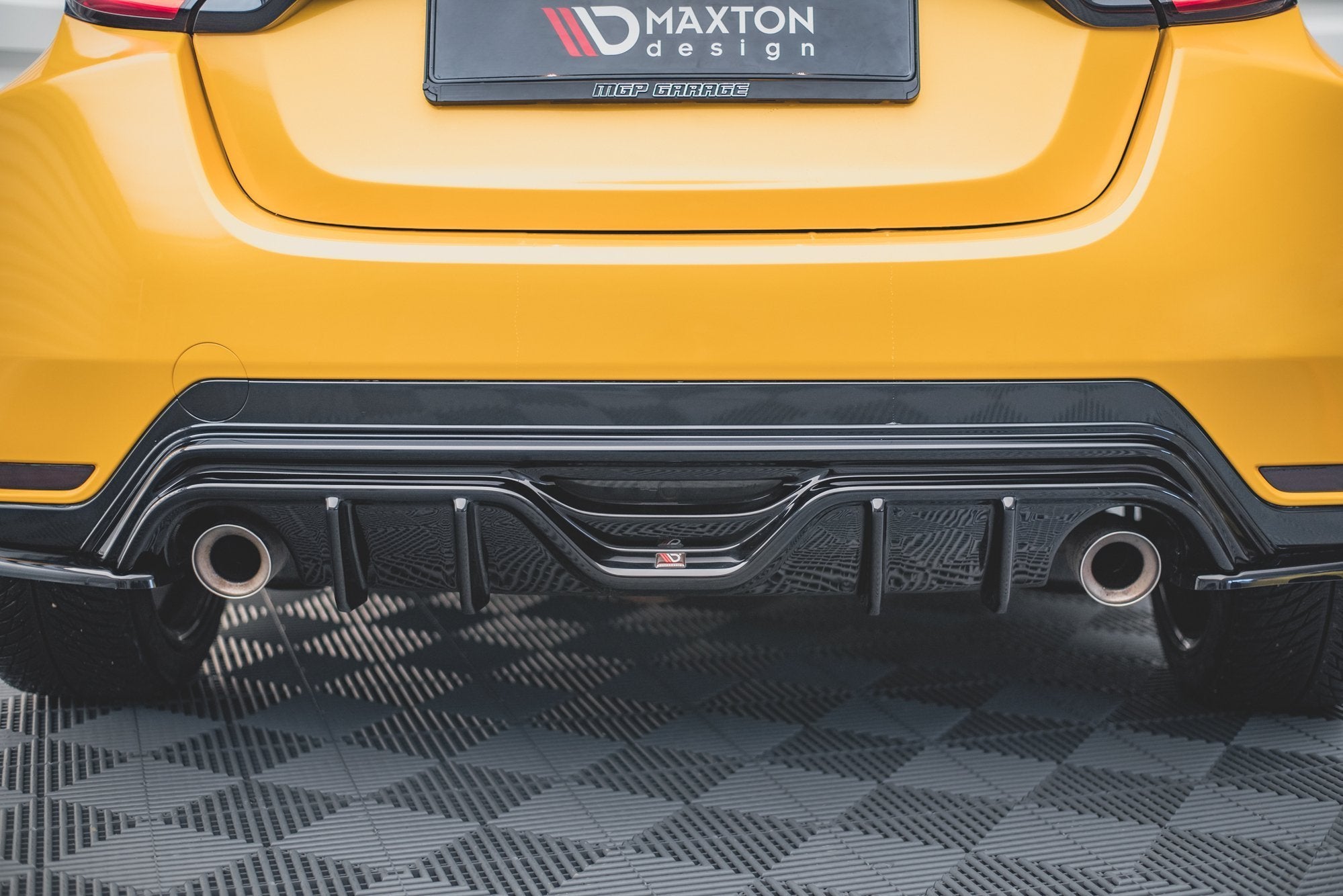 Maxton Design Diffusor Heck Ansatz passend für Toyota GR Yaris Mk4 schwarz Hochglanz