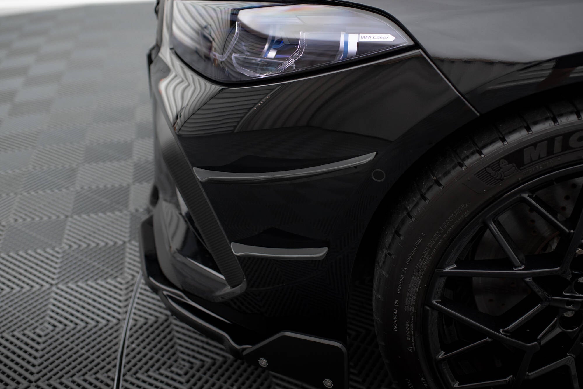 Maxton Design Stoßstangen Flaps Wings vorne Canards passend für BMW M8 Gran Coupe F93 / Coupe F92