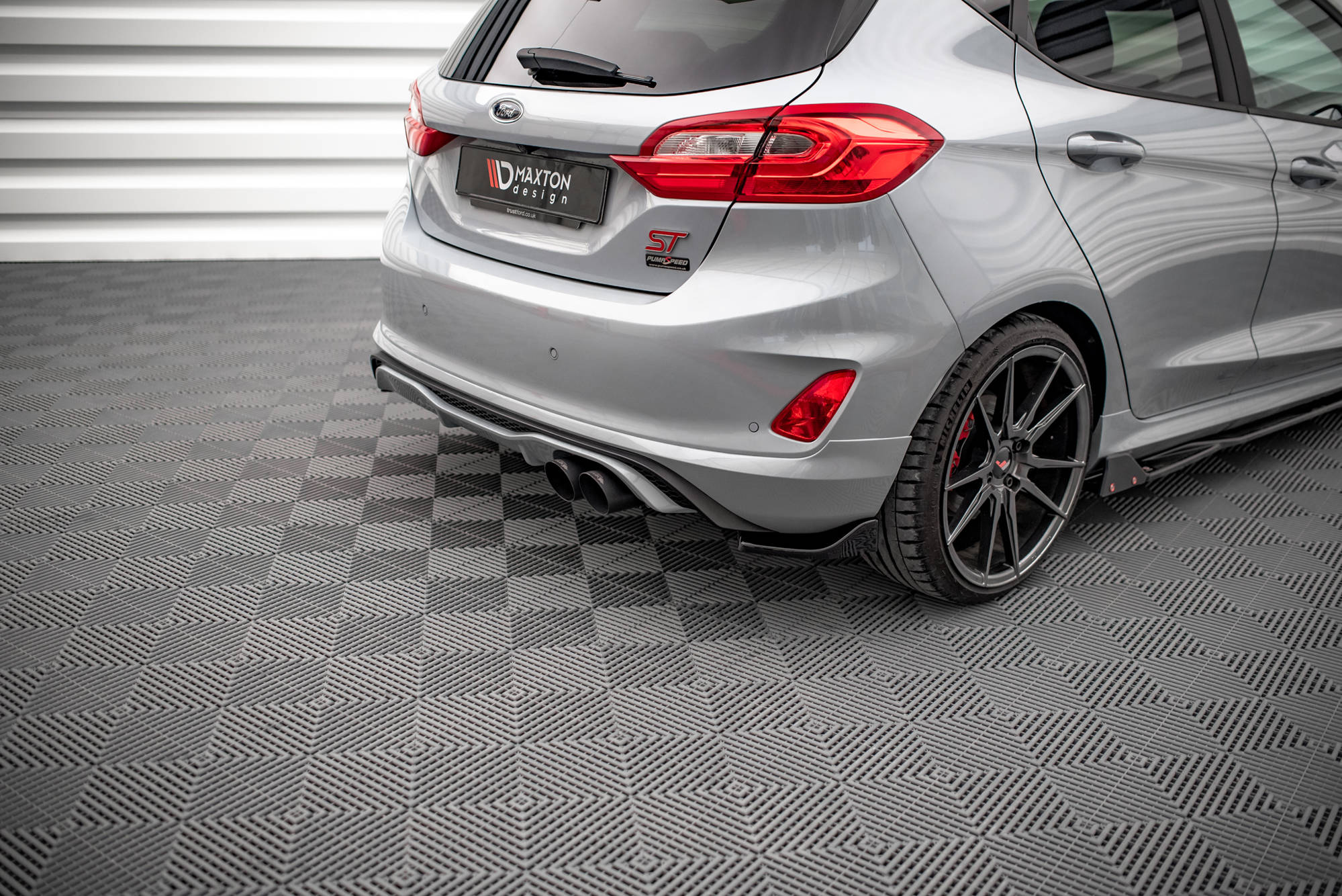Maxton Design Heck Ansatz Flaps Diffusor V.1 passend für Ford Fiesta ST Mk8 schwarz Hochglanz