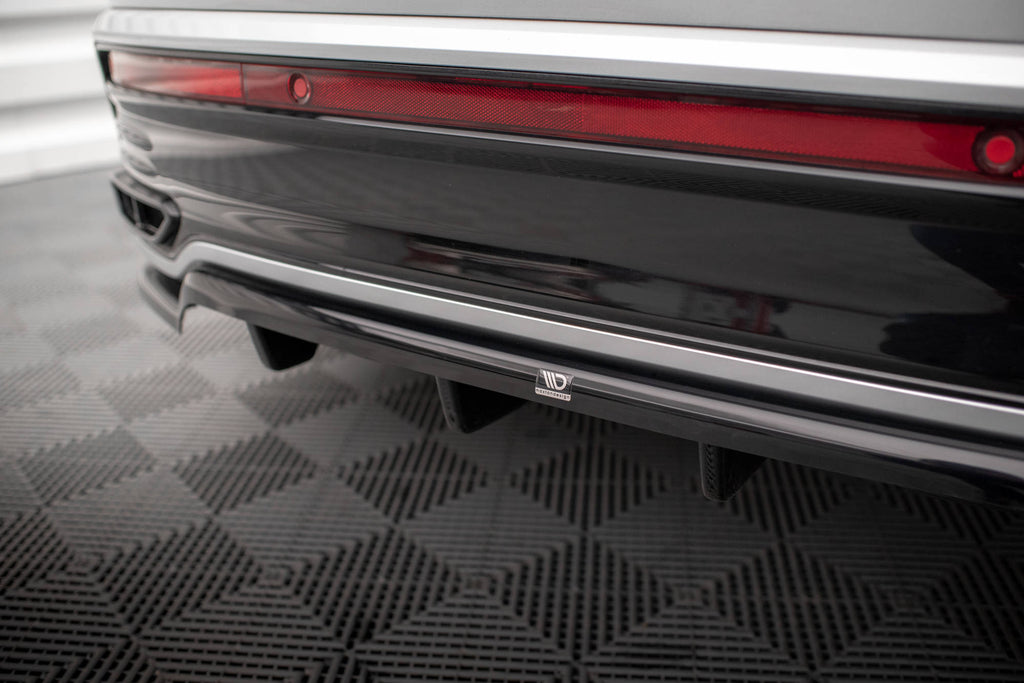 Maxton Design Street+ Mittlerer Diffusor RACE passend für VW Taigo R-Line Mk1 schwarz Hochglanz