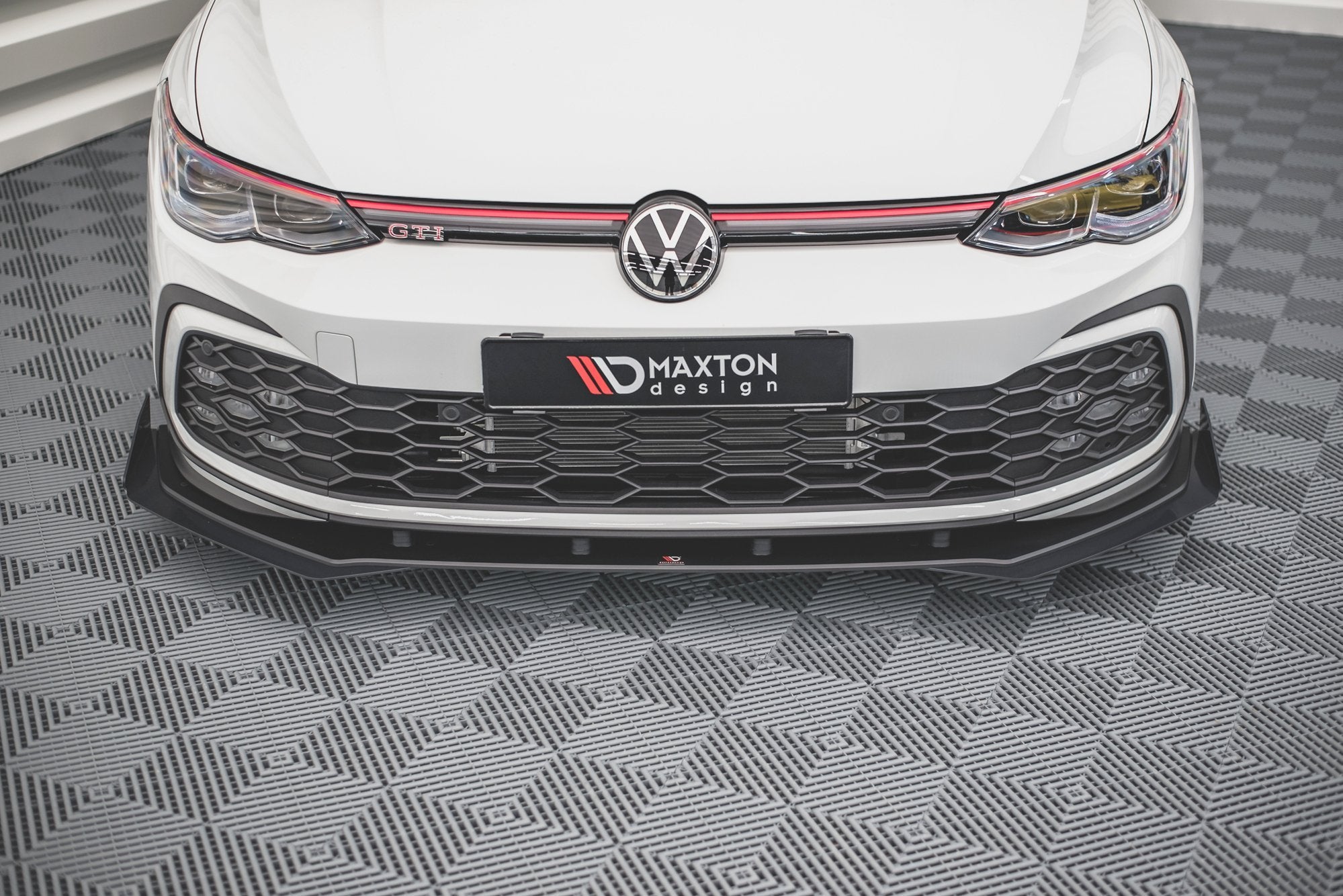 Maxton Design Street Pro Street+ Spoilerlippe Front Ansatz passend für + Flaps passend für VW Golf GTI / GTE / GTD / R-Line Mk8 schwarz Hochglanz