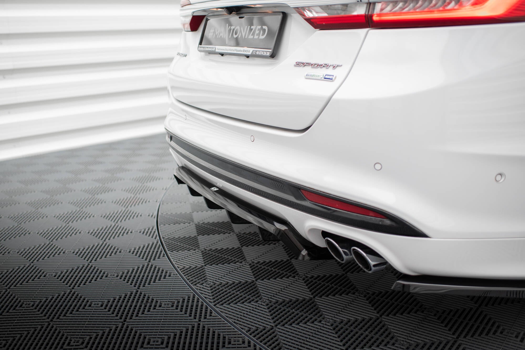 Maxton Design Street+ Mittlerer Diffusor RACE passend für Ford Mondeo Sport Mk5 Facelift / Fusion Sport Mk2 Facelift schwarz Hochglanz