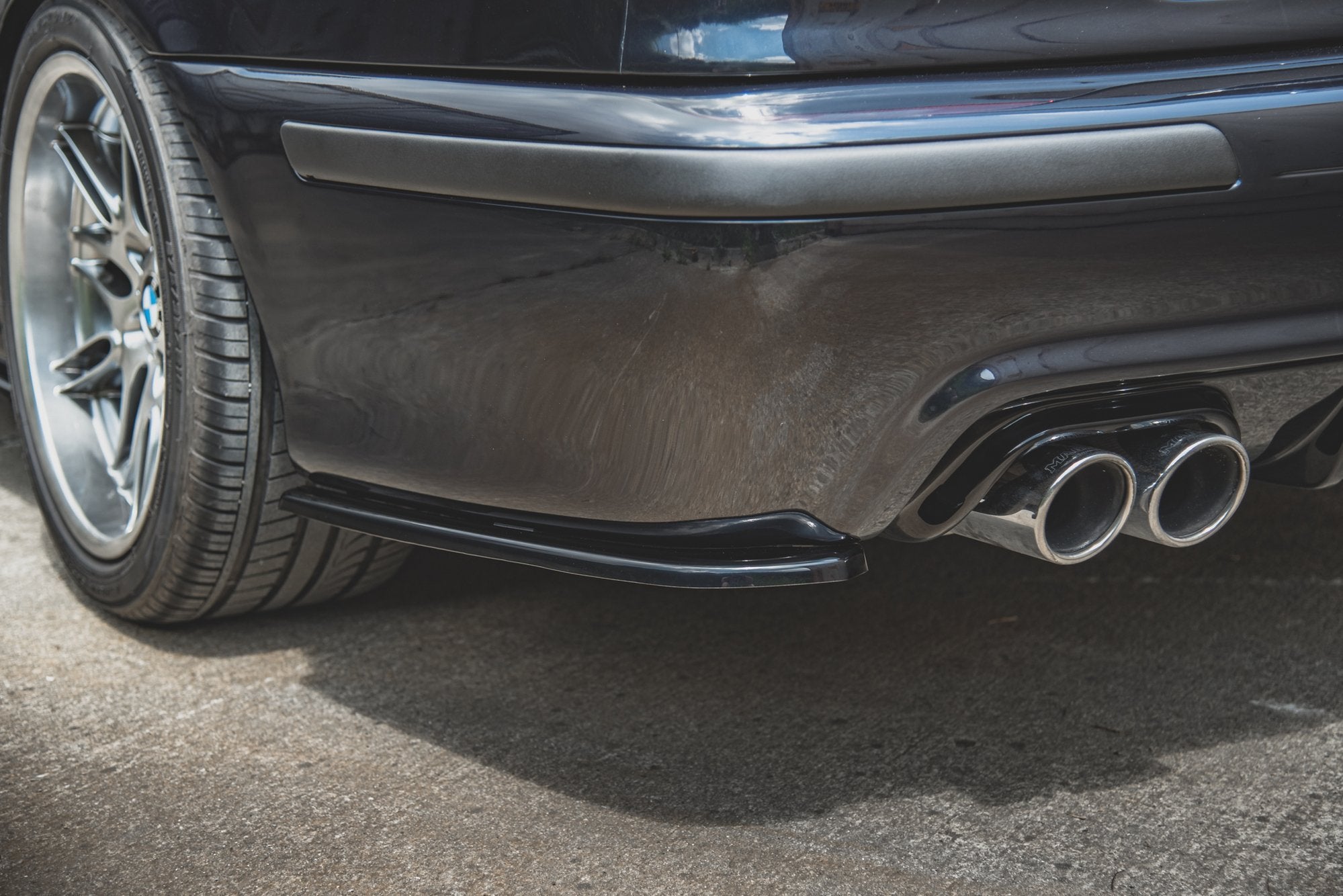 Maxton Design Heck Ansatz Flaps Diffusor passend für BMW M5 / 5 M-Paket E39 schwarz Hochglanz