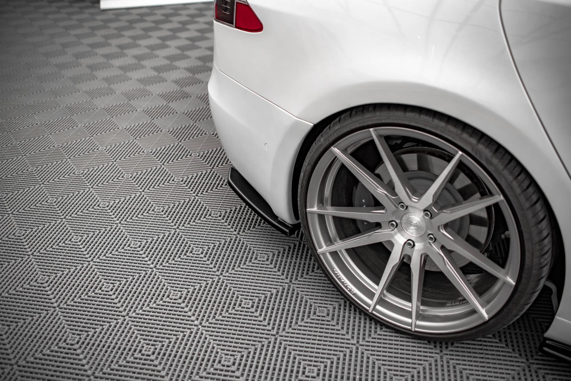 Maxton Design Heck Ansatz Flaps Diffusor passend für Tesla Model S Facelift schwarz Hochglanz