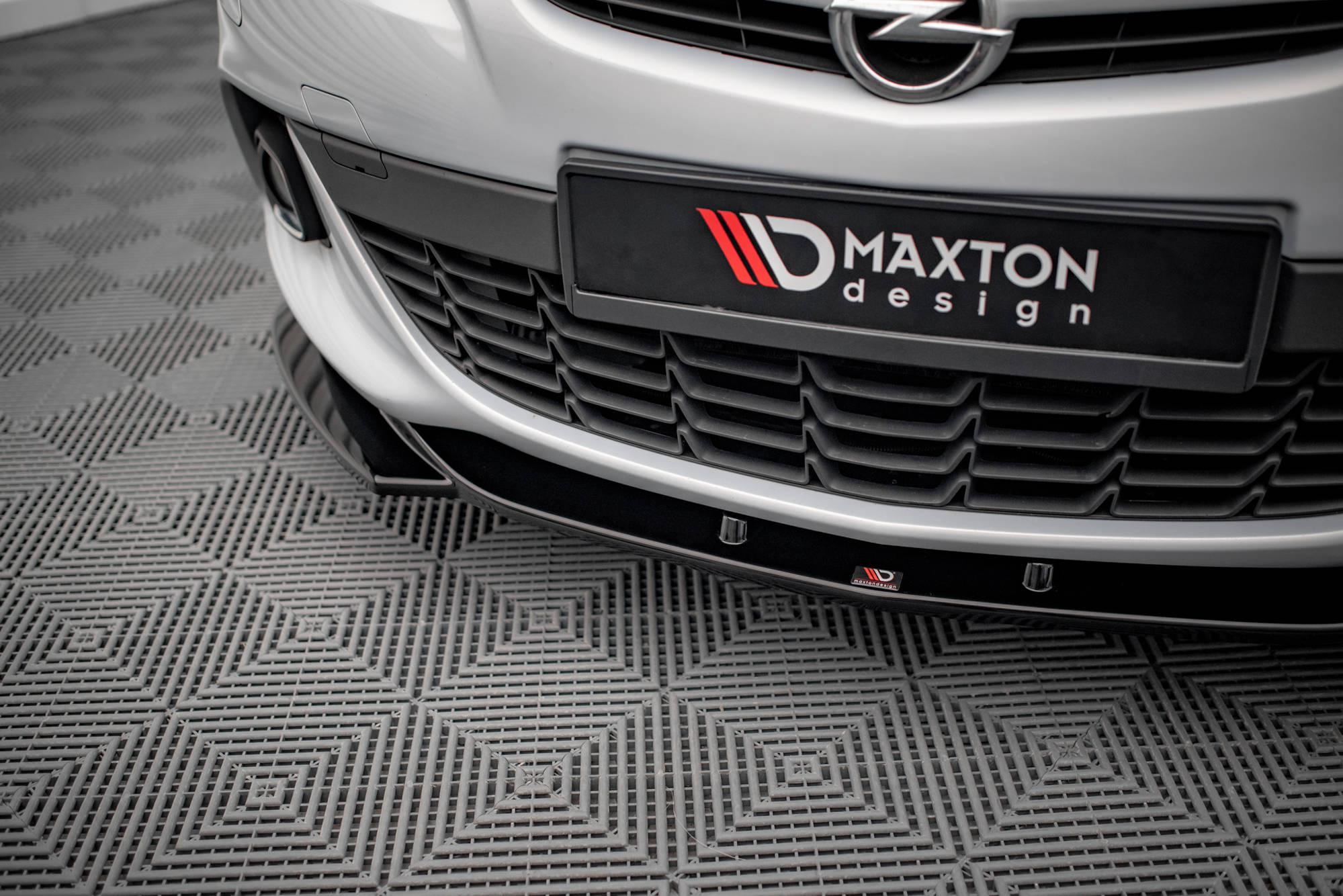 Maxton Design Street+ Spoilerlippe Front Ansatz V.1 passend für Opel Astra GTC OPC-Line J schwarz Hochglanz