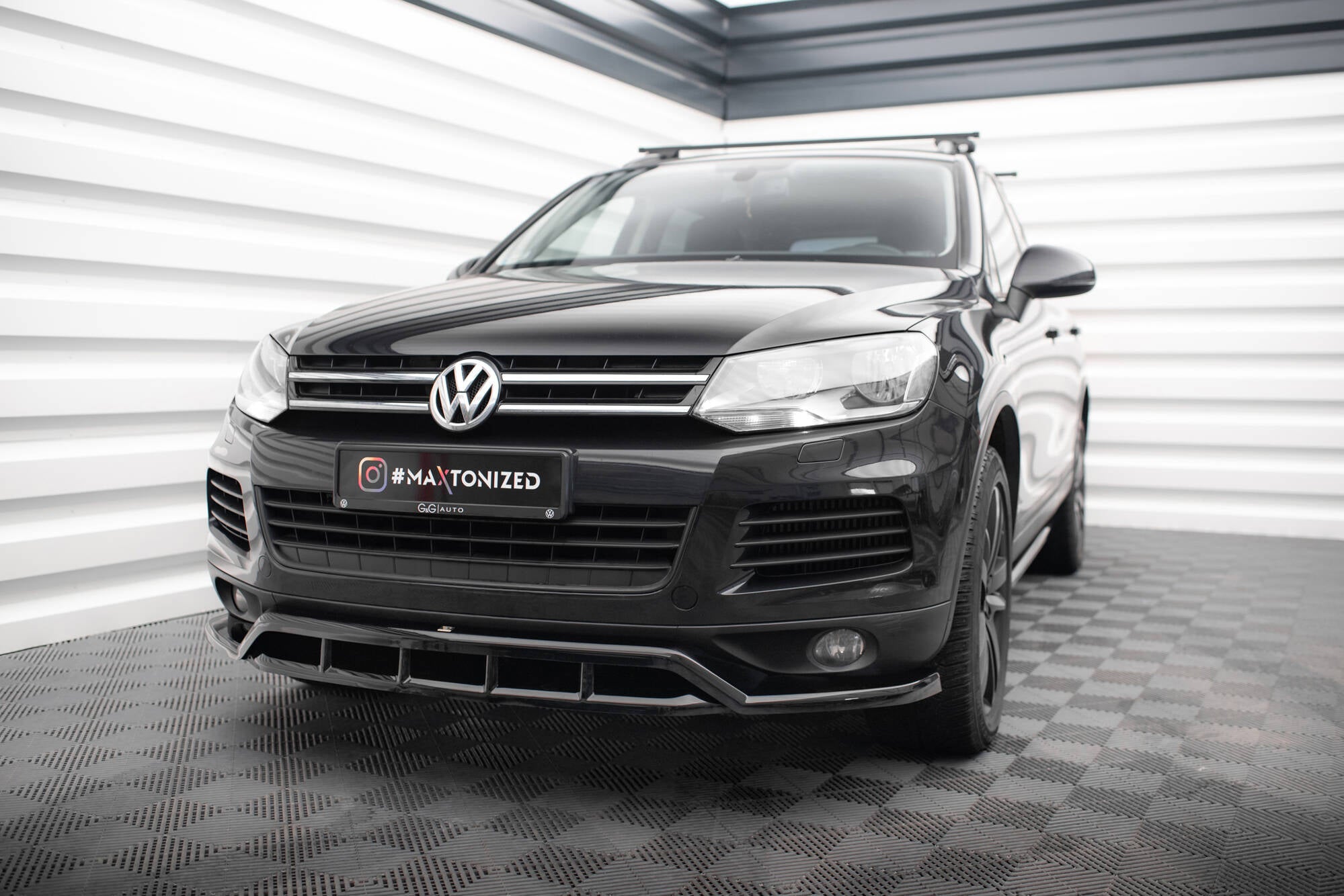 Maxton Design Street+ Spoilerlippe Front Ansatz passend für VW Touareg Mk2 schwarz Hochglanz