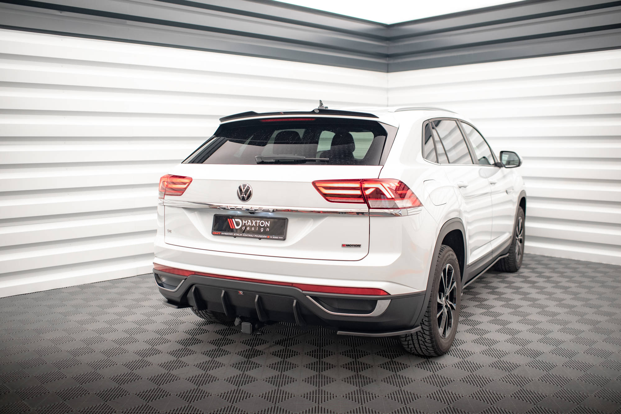 Maxton Design Heck Ansatz Flaps Diffusor passend für VW Atlas Cross schwarz Hochglanz