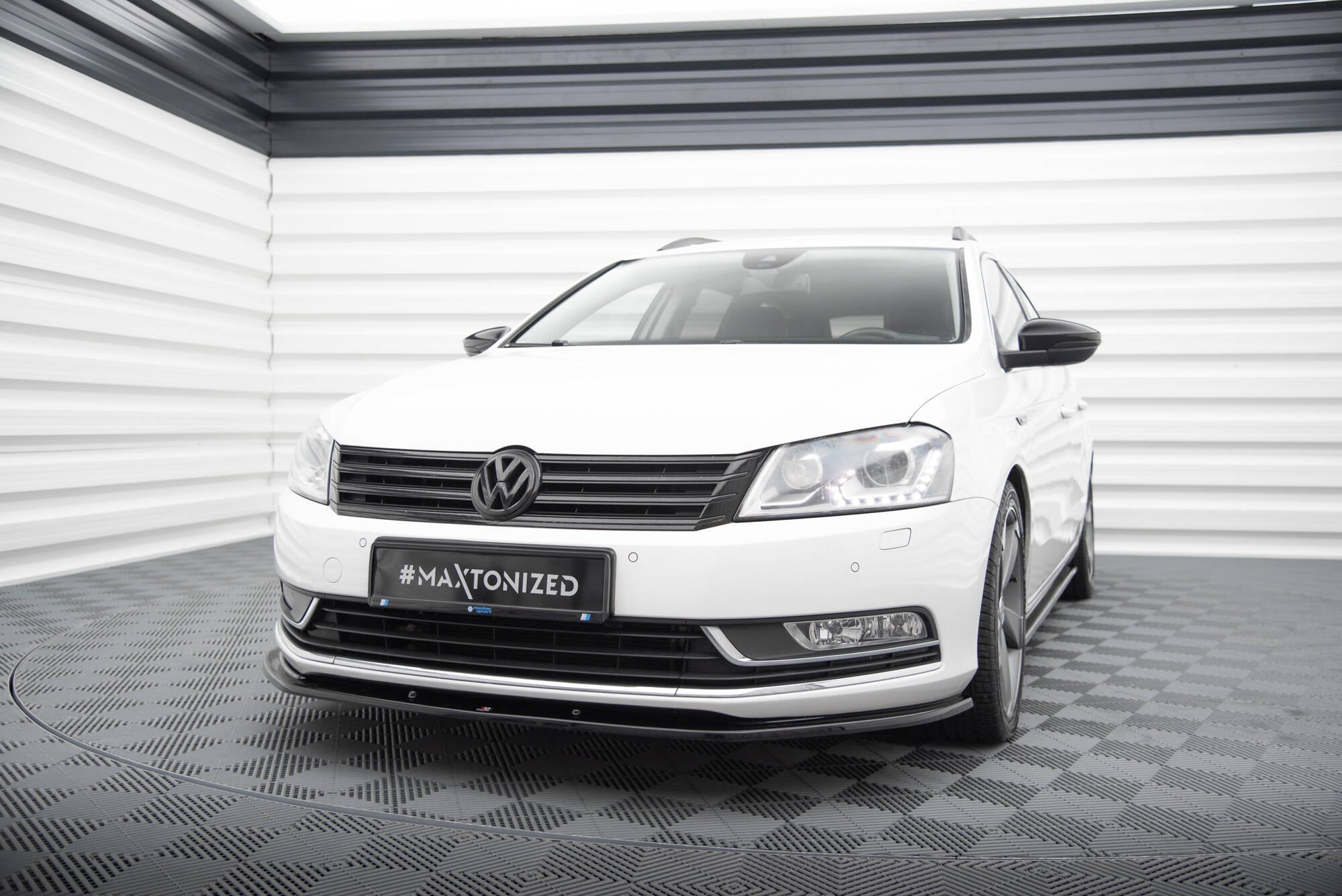 Maxton Design Street+ Spoilerlippe Front Ansatz V.2 passend für VW Passat B7 schwarz Hochglanz