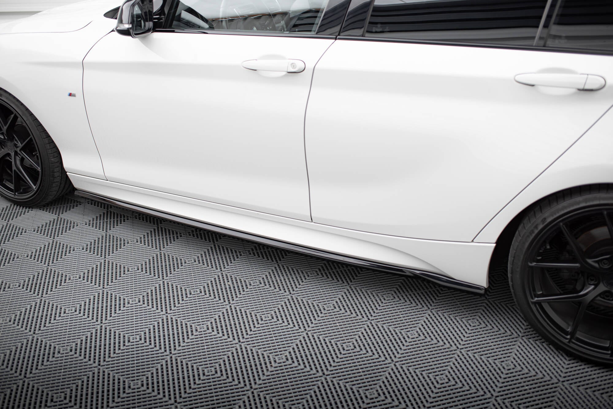 Maxton Design Street+ Seitenschweller Leisten passend für V.5 BMW 1er M-Paket / M140i F20 Facelift schwarz Hochglanz