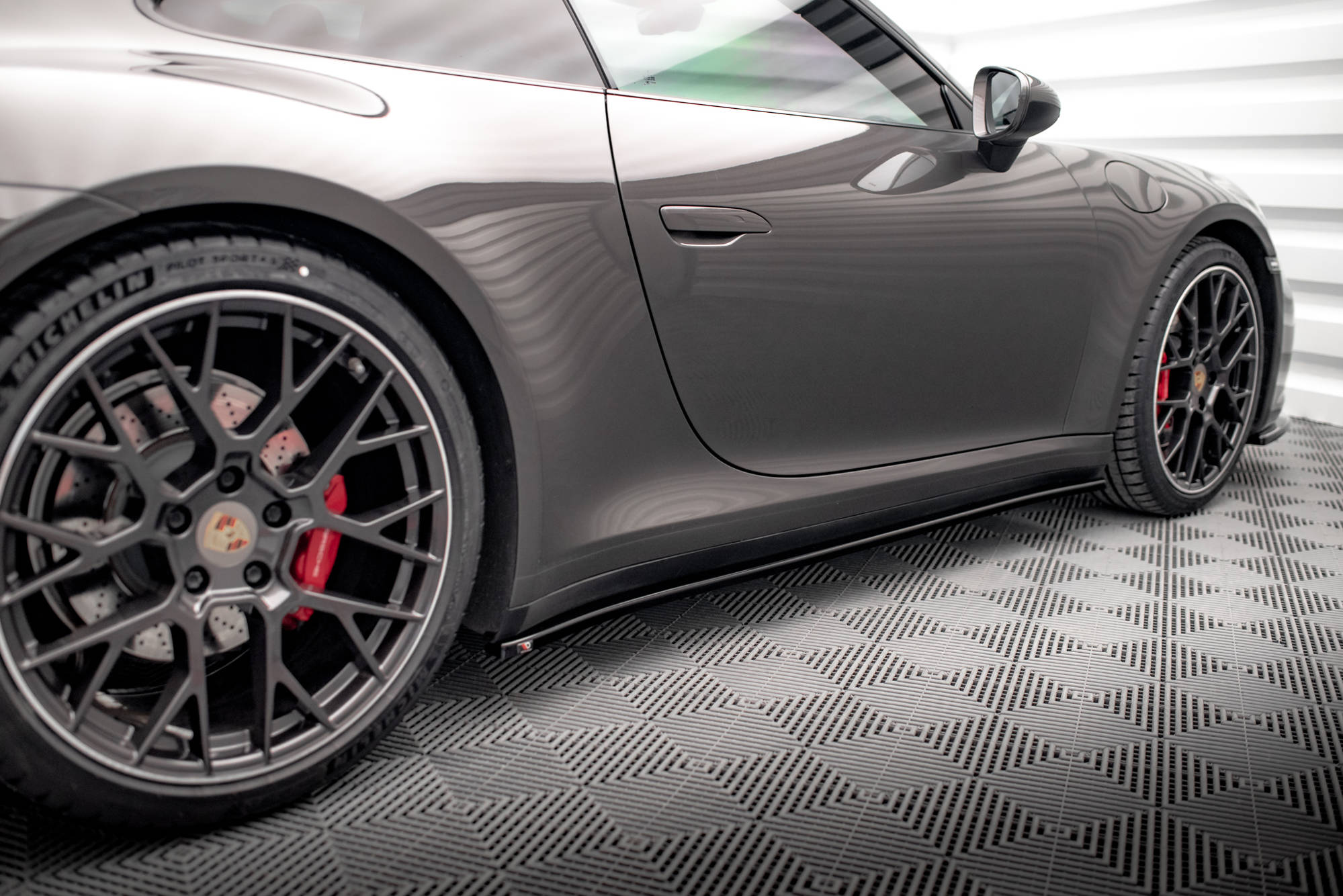 Maxton Design Street+ Seitenschweller Leisten passend für Porsche 911 Carrera 4S 992 schwarz Hochglanz