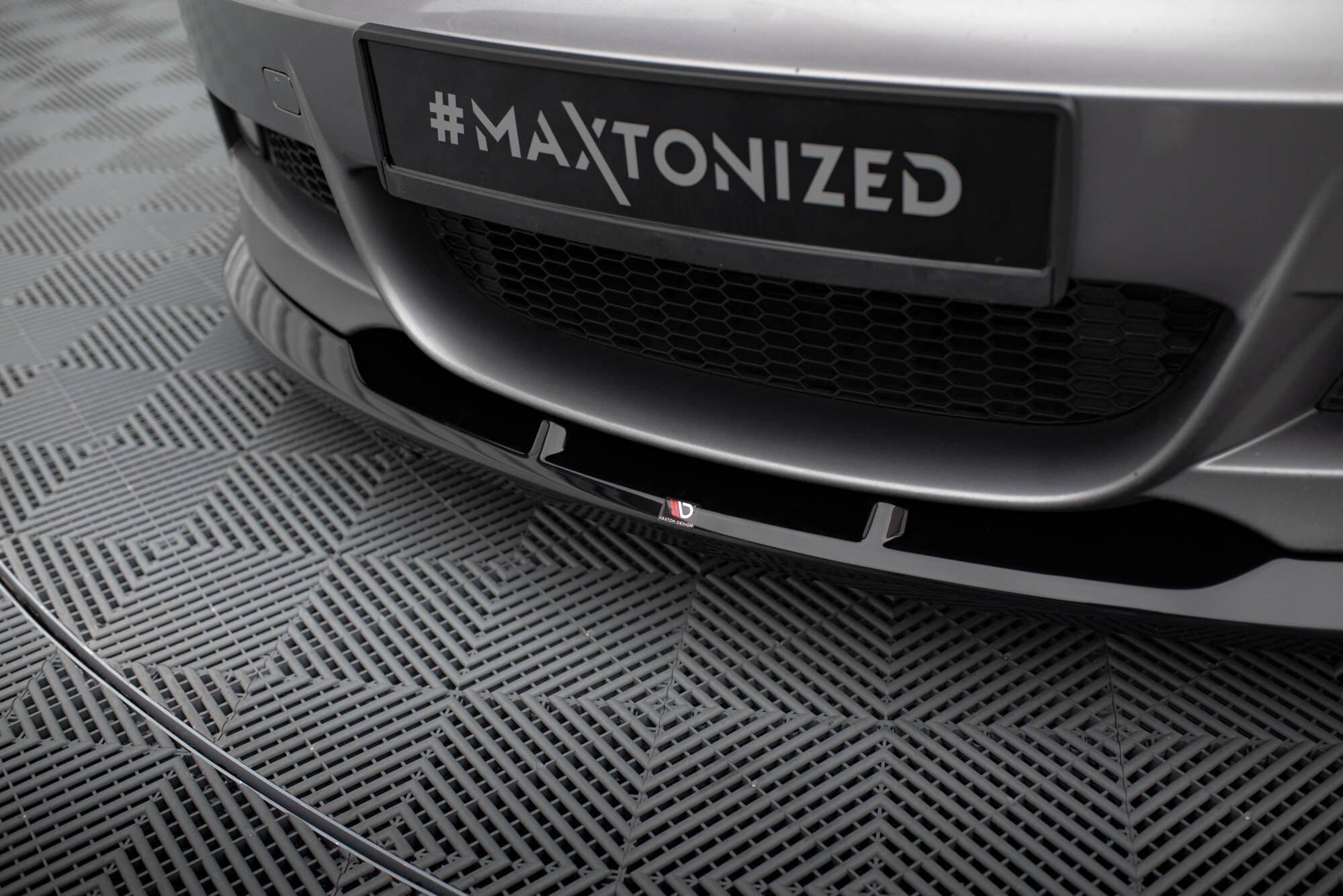Maxton Design Street+ Spoilerlippe Front Ansatz V.2 passend für BMW 1er M-Paket E82 schwarz Hochglanz