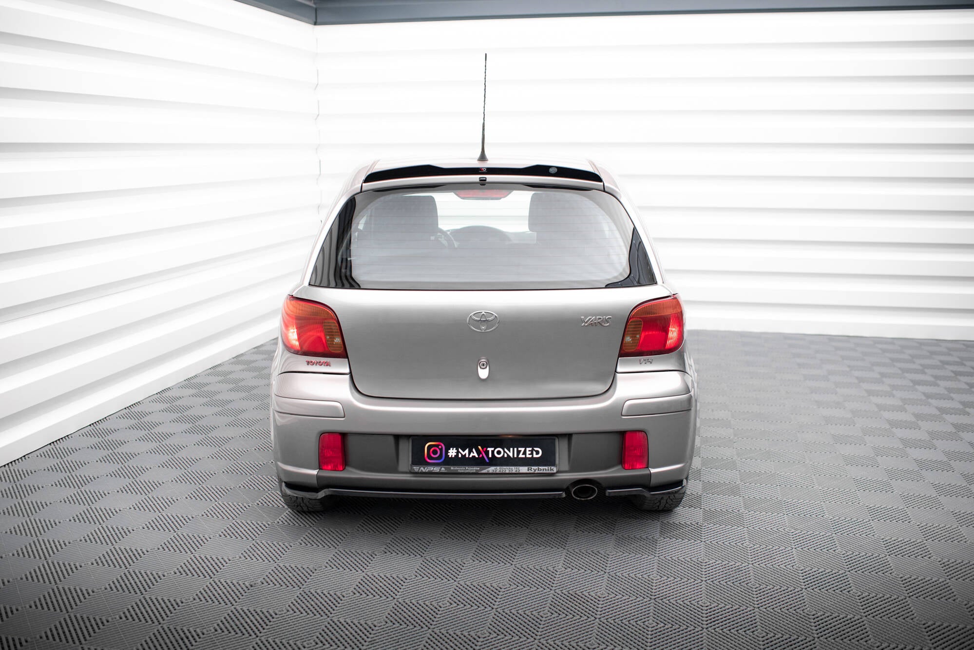 Maxton Design Heck Ansatz Flaps Diffusor passend für Toyota Yaris T-Sport Mk1 Facelift schwarz Hochglanz