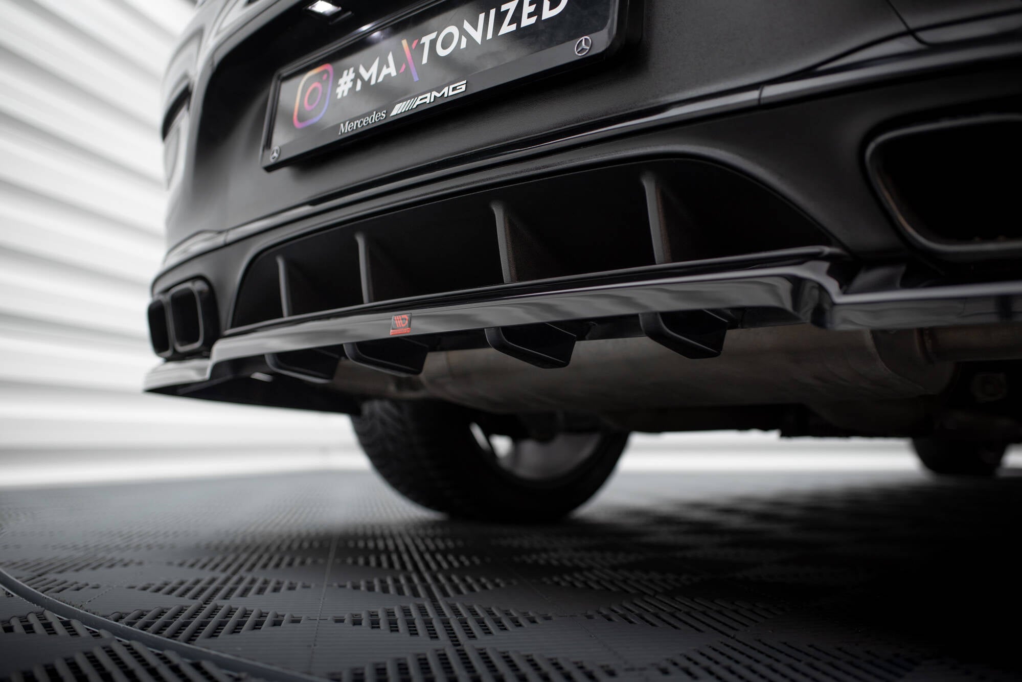 Maxton Design Street+ Mittlerer Diffusor RACE passend für Mercedes-AMG GLC 63 Coupe C253 Facelift schwarz Hochglanz
