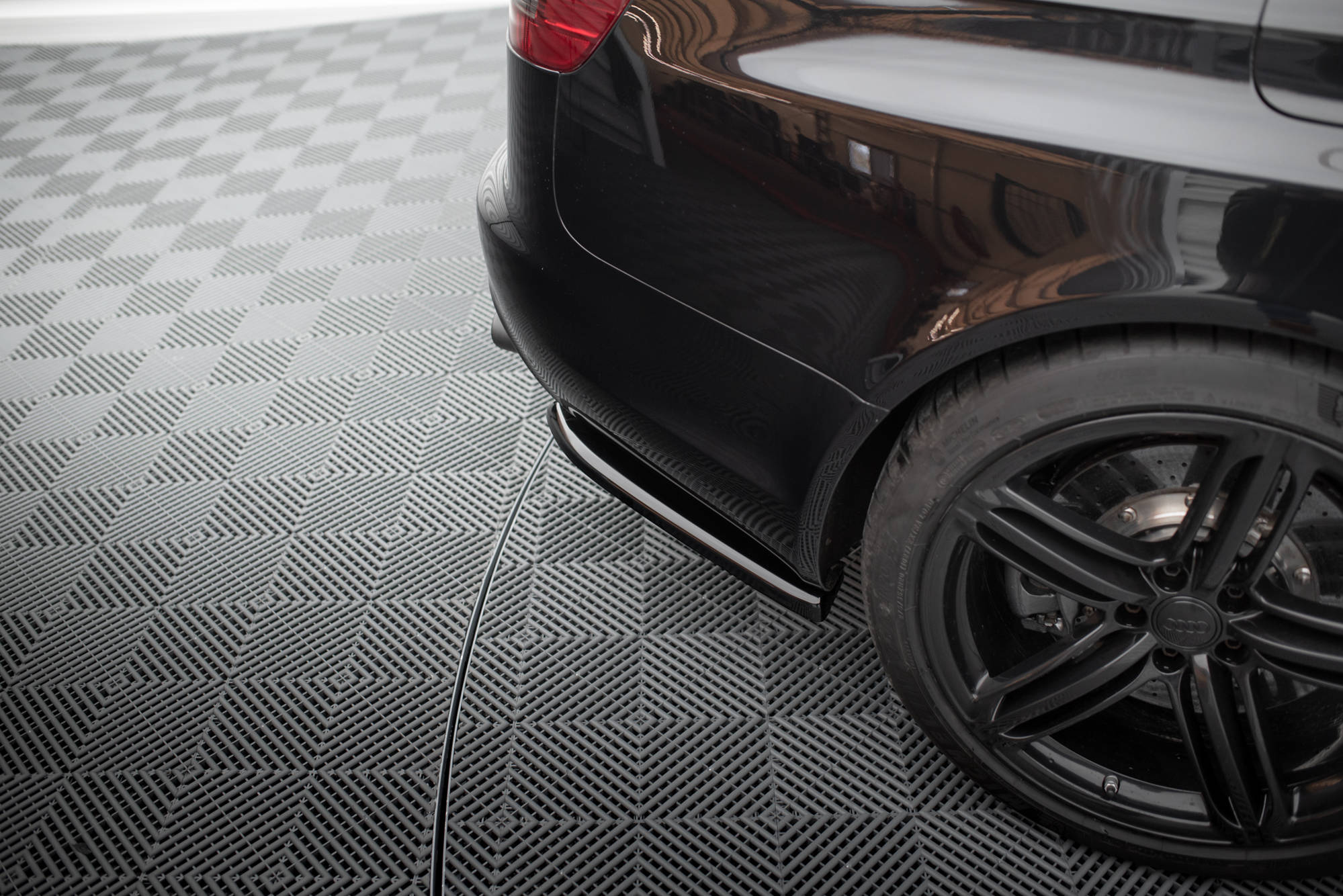 Maxton Design Heck Ansatz Flaps Diffusor passend für Audi RS6 Avant C6 schwarz Hochglanz