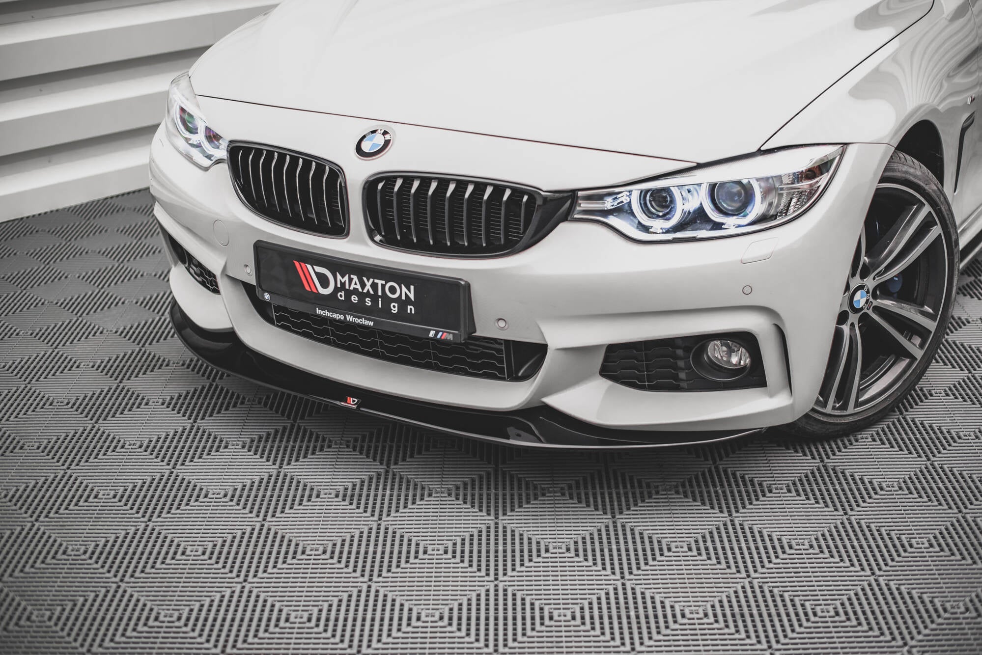 Maxton Design Street+ Spoilerlippe Front Ansatz V.2 passend für BMW 4er Coupe / Gran Coupe / Cabrio M-Paket F32 / F36 / F33 schwarz Hochglanz