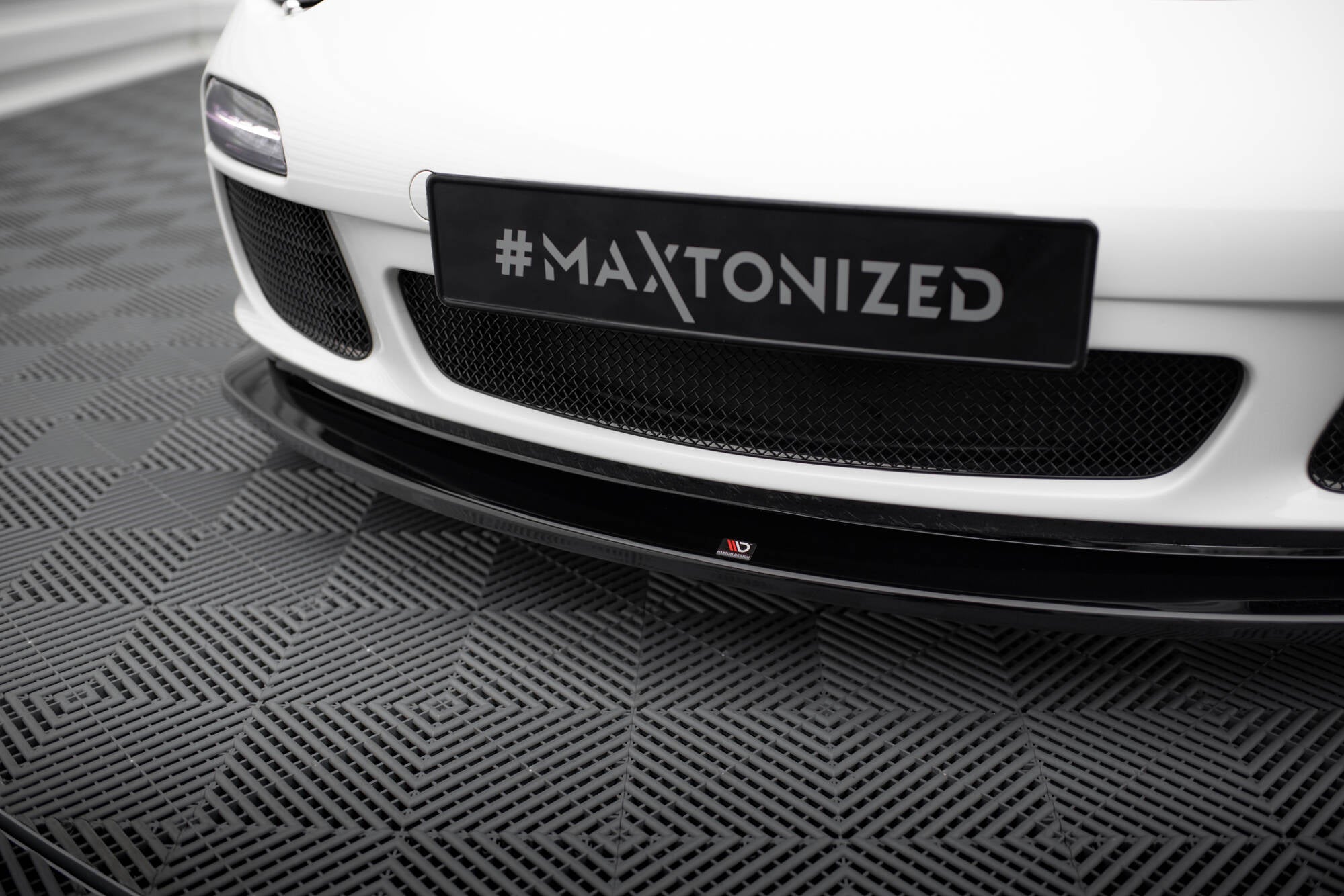 Maxton Design Street+ Spoilerlippe Front Ansatz V.2 passend für Porsche 911 Carrera 997 Facelift schwarz Hochglanz