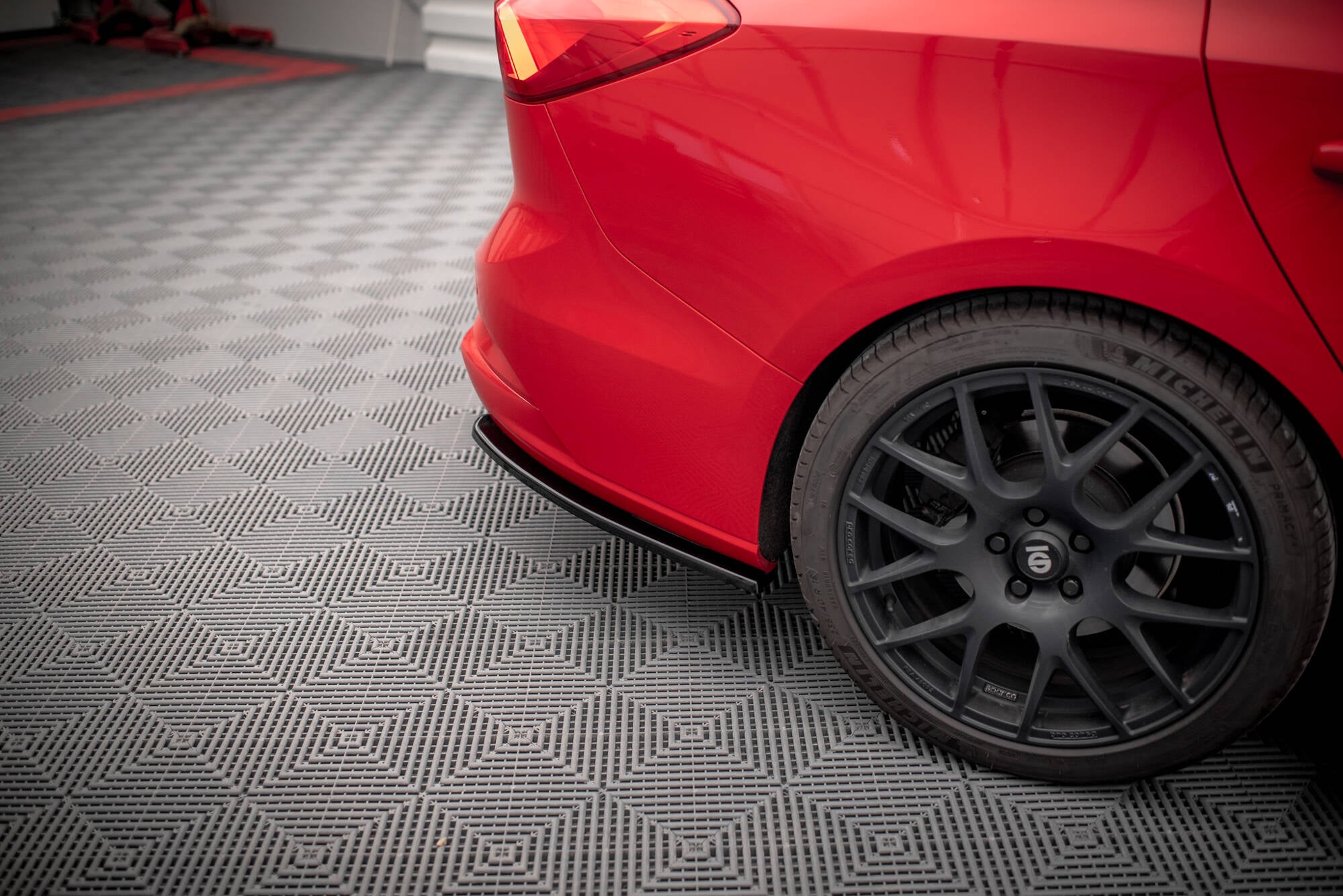 Maxton Design Heck Ansatz Flaps Diffusor V.5 passend für Ford Focus Kombi ST Mk4 schwarz Hochglanz