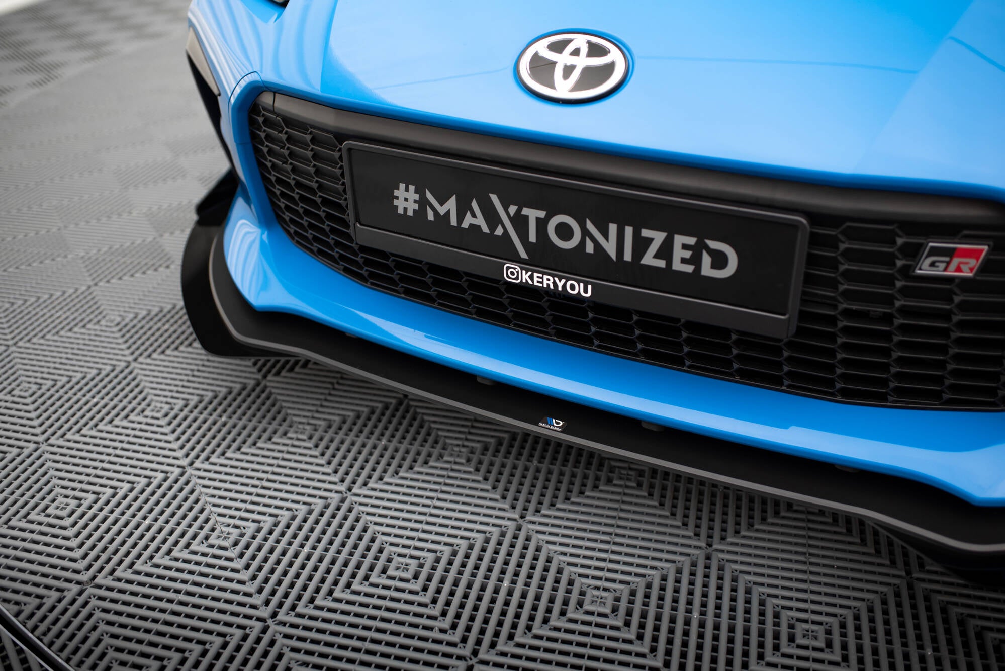 Maxton Design Street Pro Street+ Spoilerlippe Front Ansatz passend für + Flaps passend für V.1 + Flaps Toyota GR86 Mk1 schwarz Hochglanz