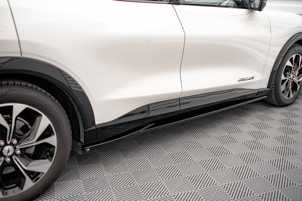 Maxton Design Street+ Seitenschweller Leisten passend für Ford Mustang Mach-E Mk1 schwarz Hochglanz