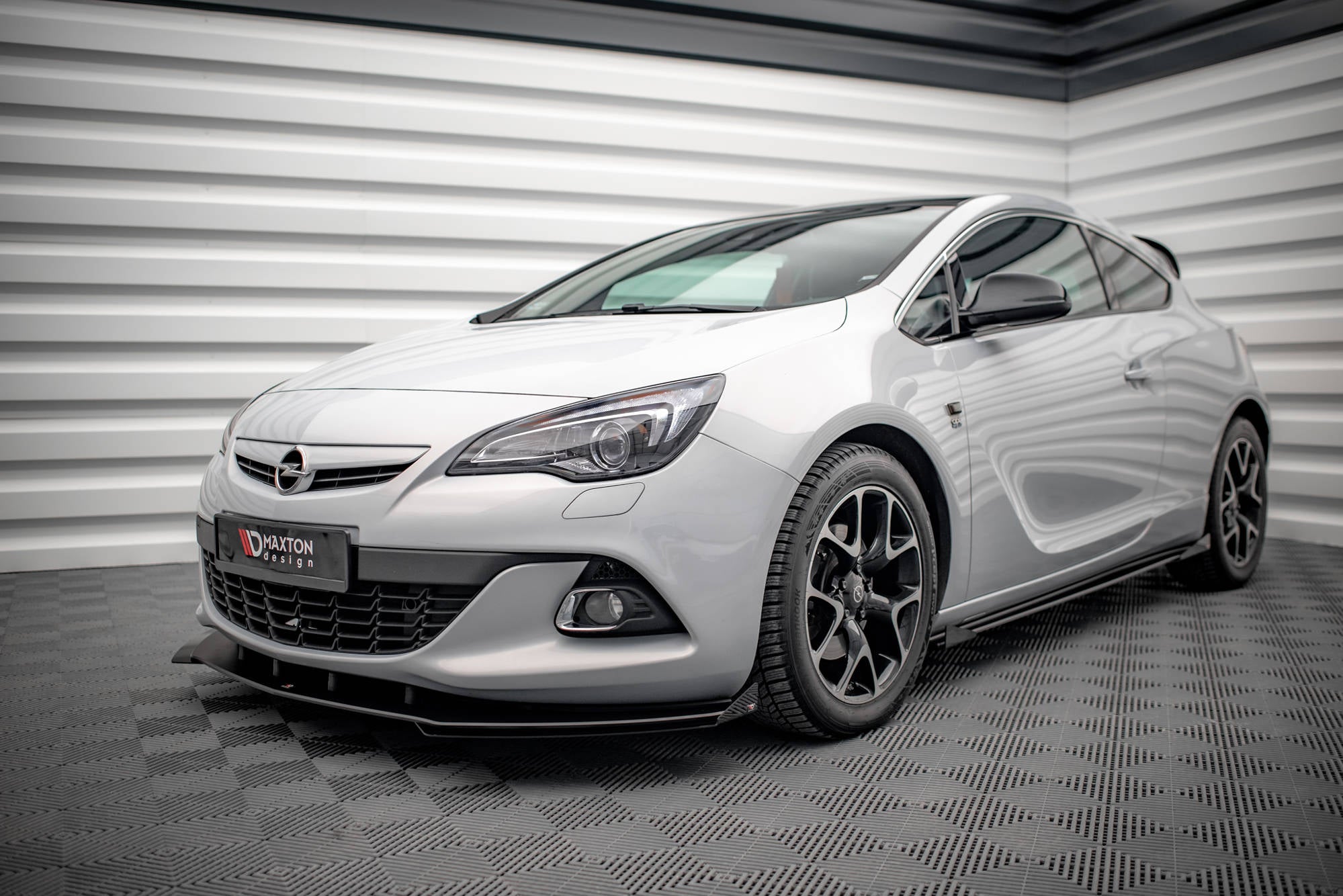 Maxton Design Front Stoßstange Flaps passend für Opel Astra GTC OPC-Line J schwarz Hochglanz