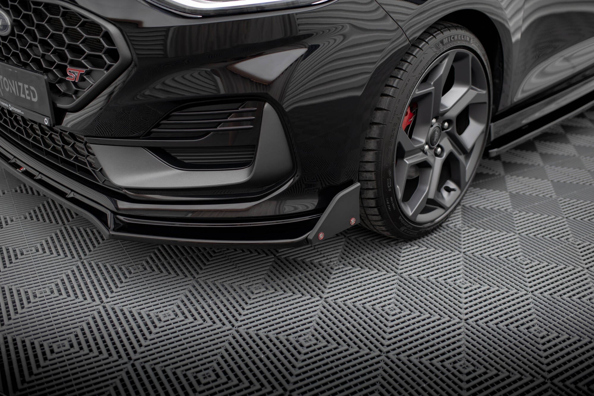 Maxton Design Street+ Spoilerlippe Front Ansatz V.4 + Flaps passend für Ford Fiesta ST / ST-line Mk8 Facelift