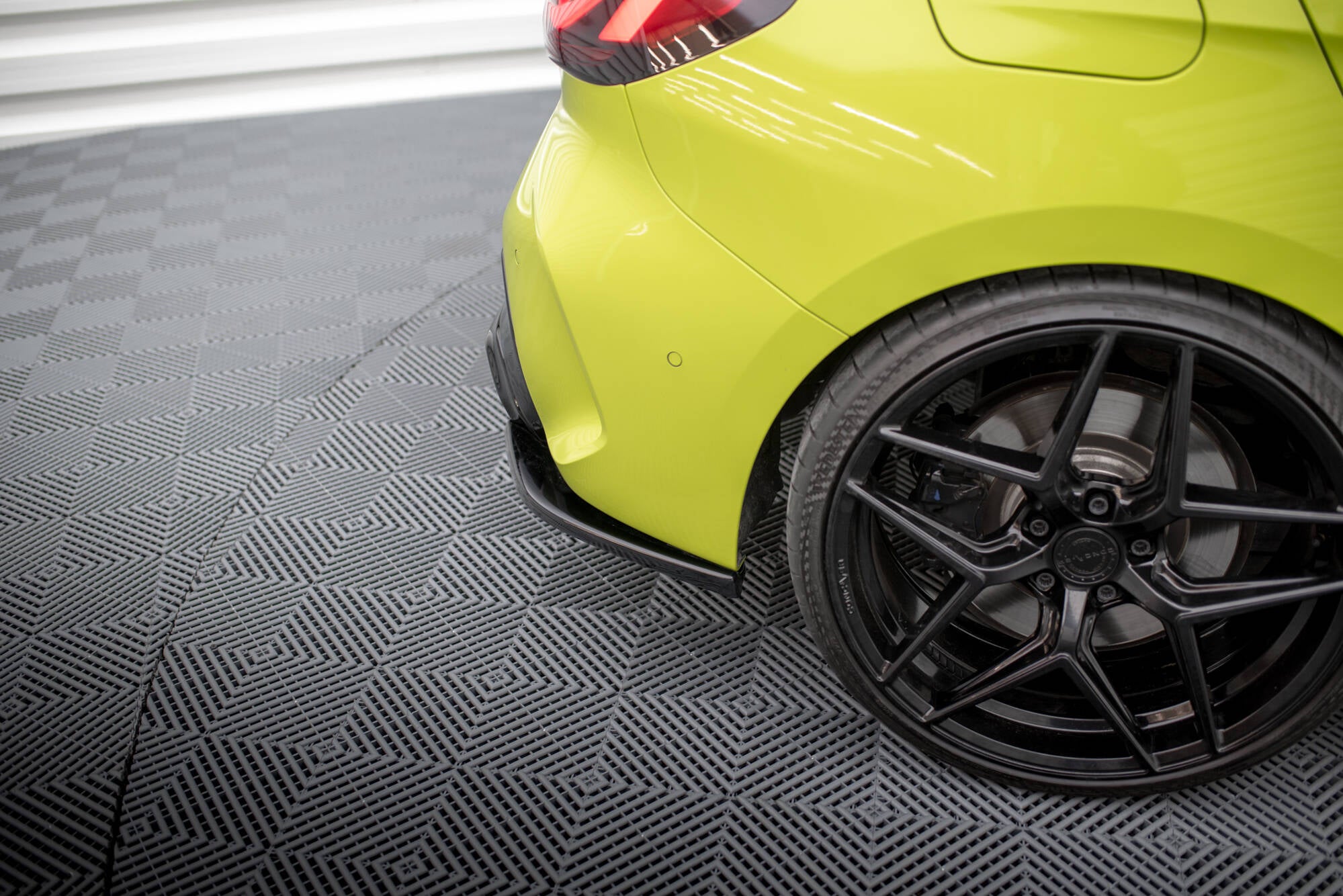Maxton Design Heck Ansatz Flaps Diffusor V.1 passend für0 (Für heckansatz v.2) BMW 1er F40 M-Paket / M135i / 128ti schwarz Hochglanz