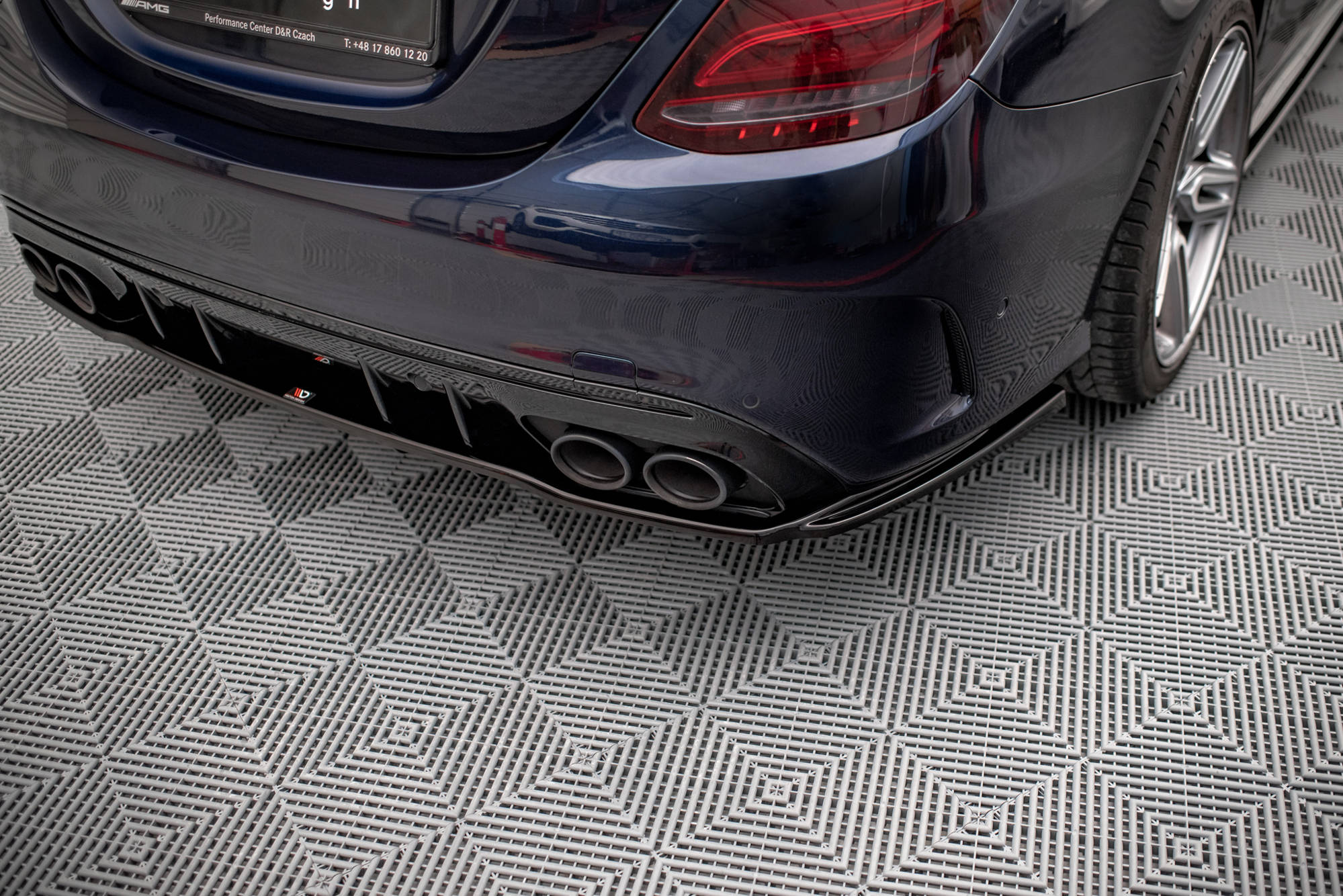 Maxton Design Street+ Mittlerer Diffusor RACE passend für Mercedes-AMG C 43 Limousine W205 Facelift schwarz Hochglanz