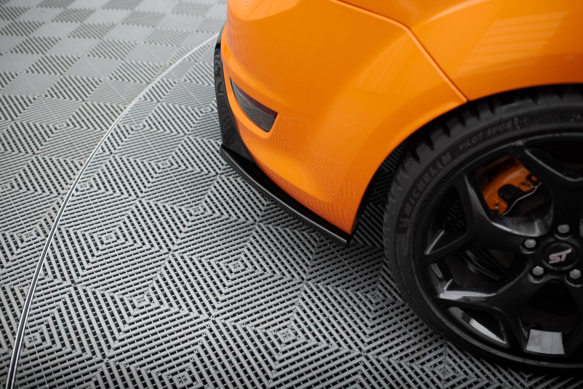 Maxton Design Heck Ansatz Flaps Diffusor V.2 passend für Ford Focus ST Mk2 FL schwarz Hochglanz