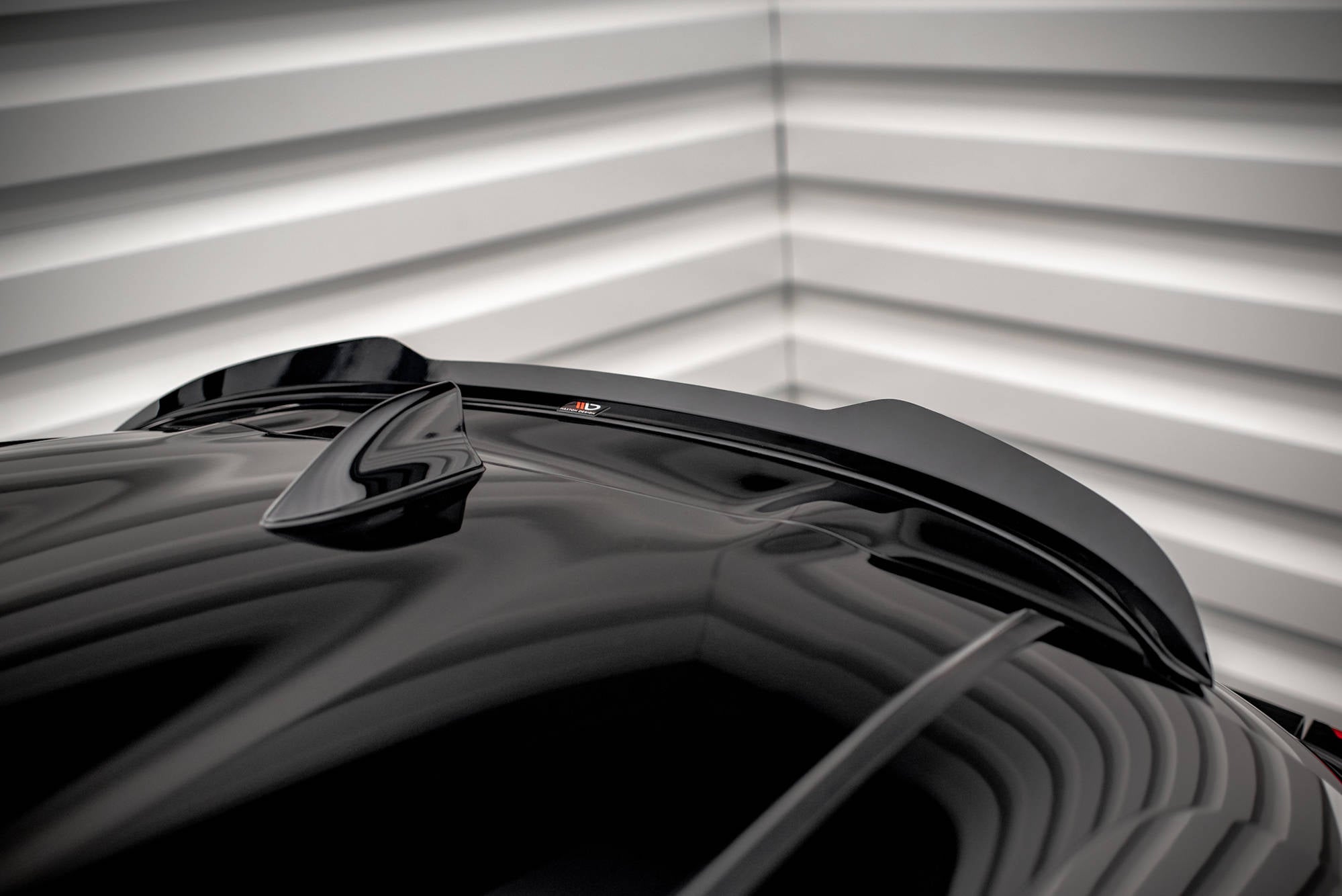 Maxton Design Spoiler CAP V.2 passend für Toyota Yaris Mk4 schwarz Hochglanz