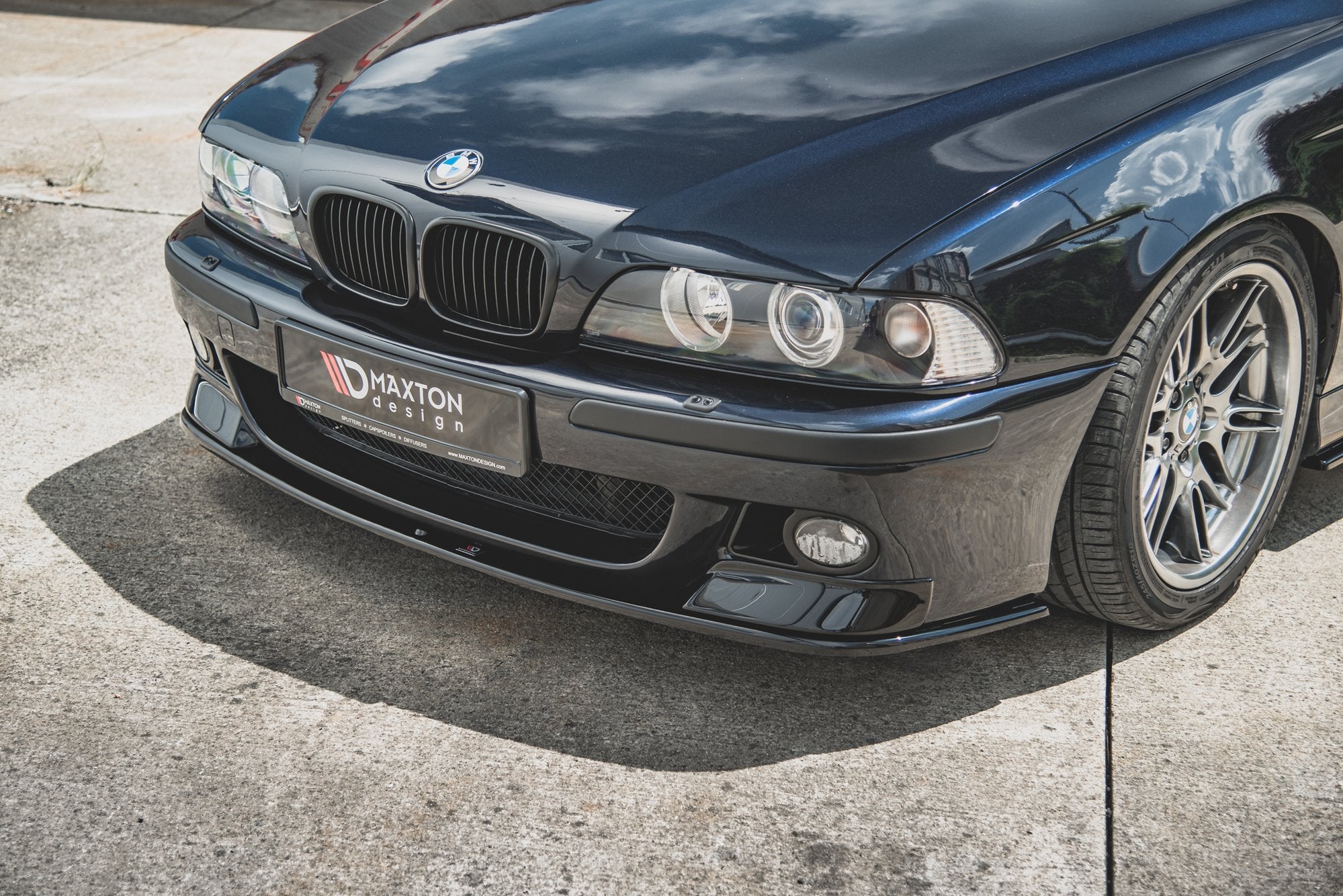 Maxton Design Street+ Spoilerlippe Front Ansatz passend für Seite + Street+ Spoilerlippe Front Ansatz passend für BMW M5 / 5 M-Paket E39 schwarz Hochglanz