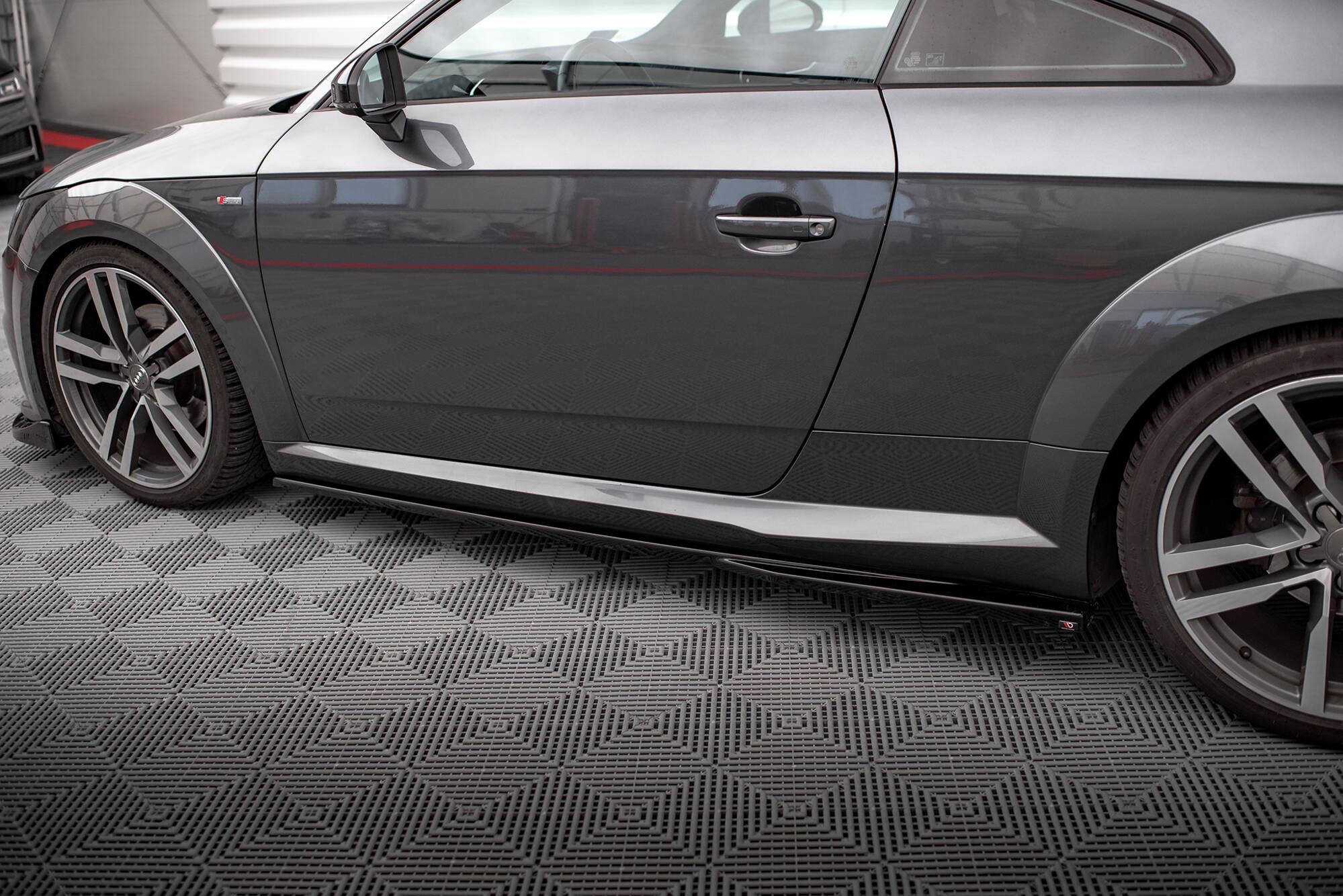 Maxton Design Street+ Seitenschweller Leisten passend für Audi TT S-Line 8S schwarz Hochglanz