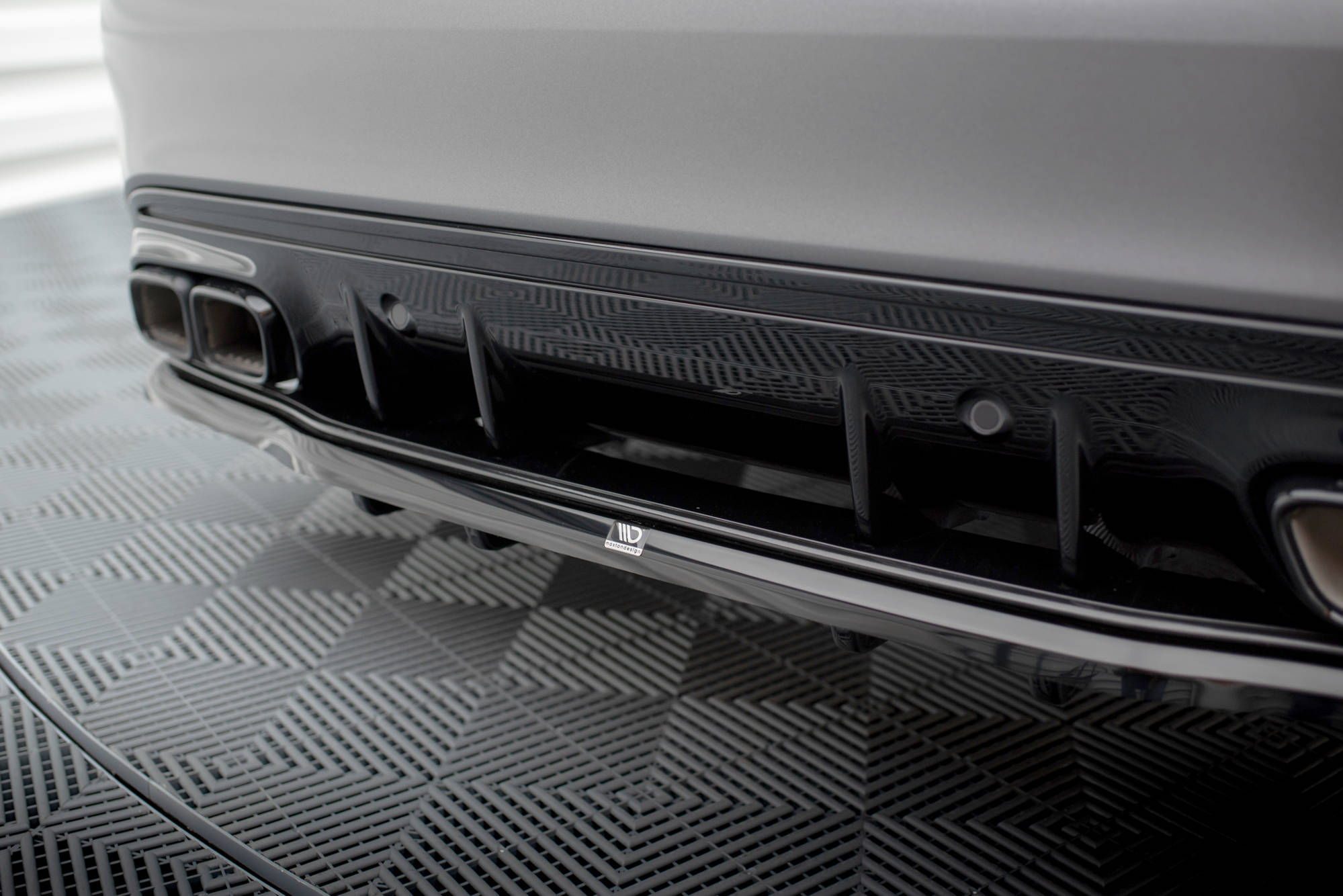 Maxton Design Street+ Mittlerer Diffusor RACE passend für Mercedes-AMG C63 Limousine / Kombi W205 Facelift schwarz Hochglanz